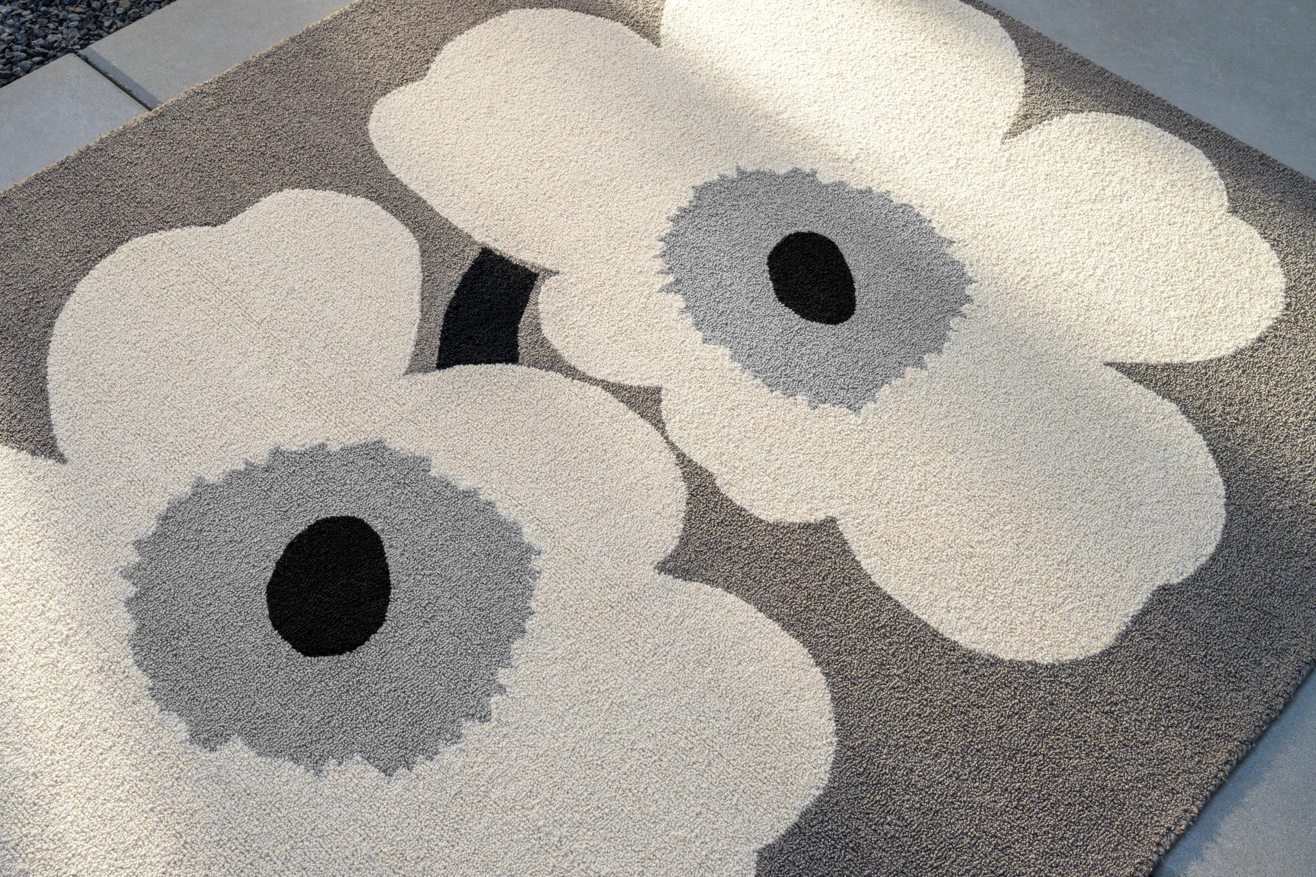 Unikko anniversary matto ulkokäyttöön, Harmaa, 200x280 cm Marimekko