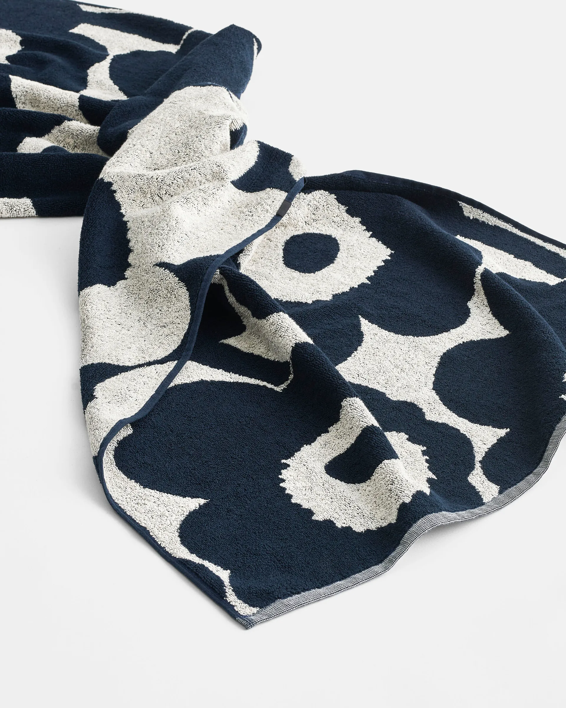 Unikko käsipyyhe luonnonvalkoinen-tummansininen, 70x150 cm Marimekko
