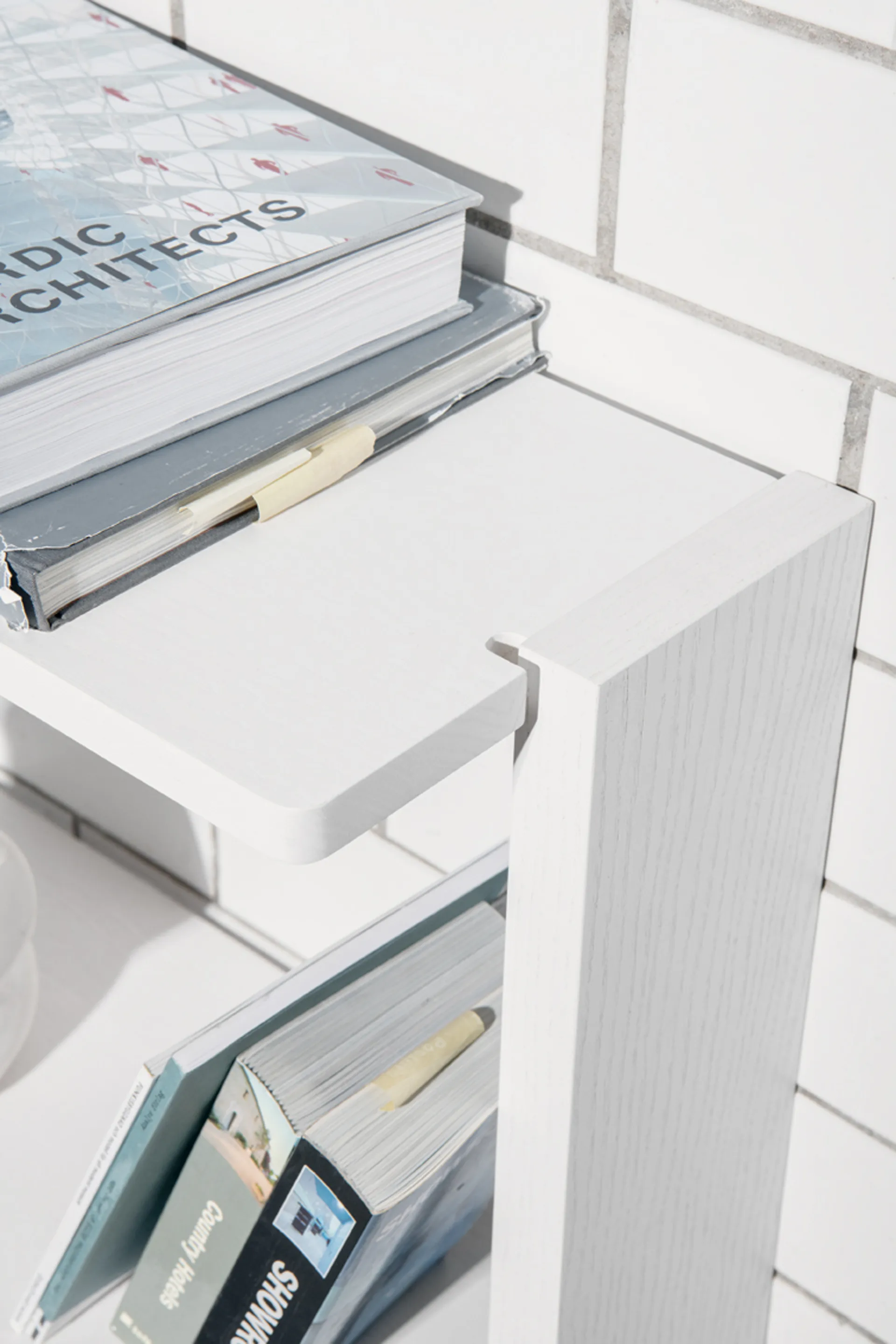 Gridlock - S1-A3-0 -seinähylly, White stained Ash Massproductions