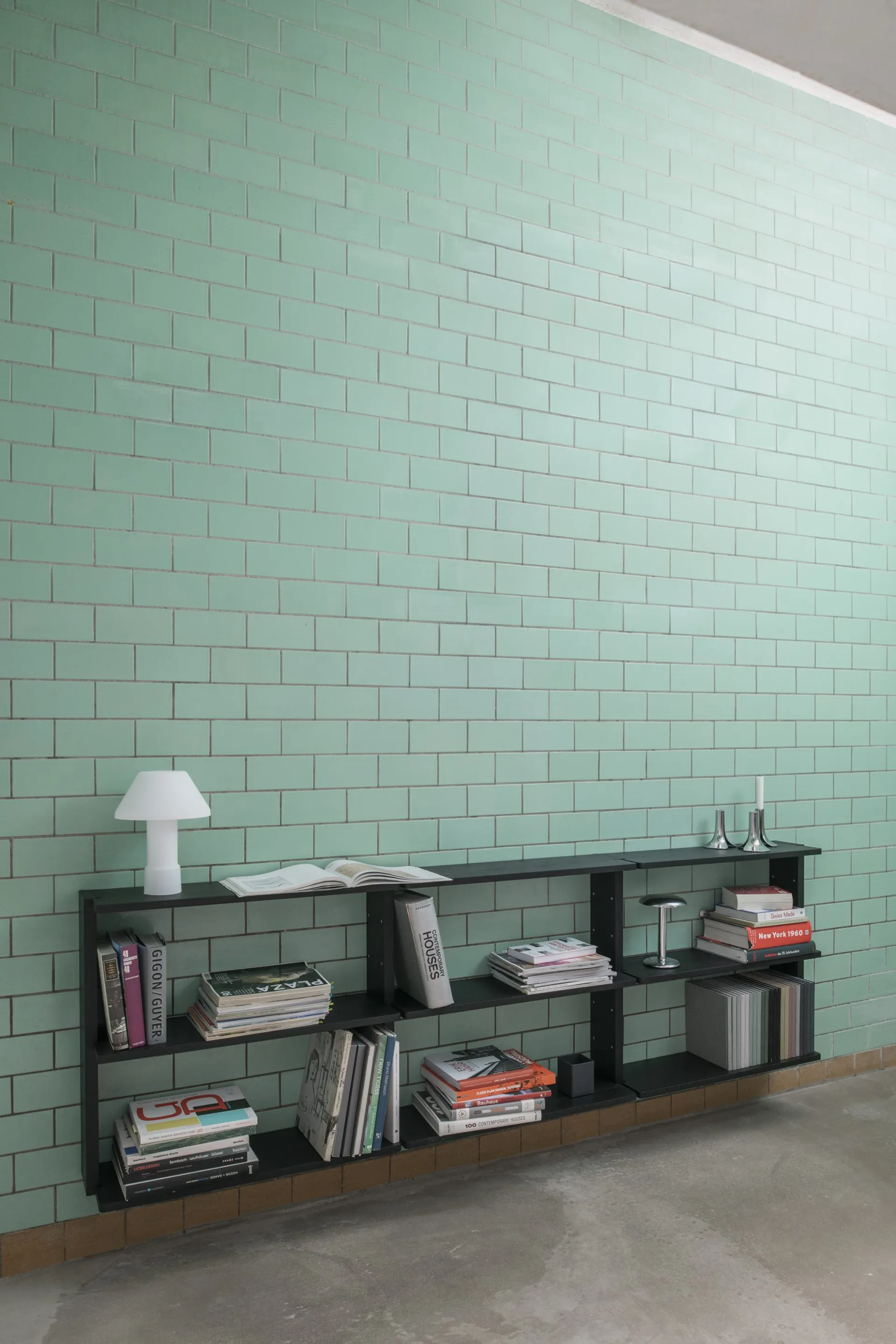 Gridlock - S2-A6-0 -seinähylly, Black stained Ash Massproductions