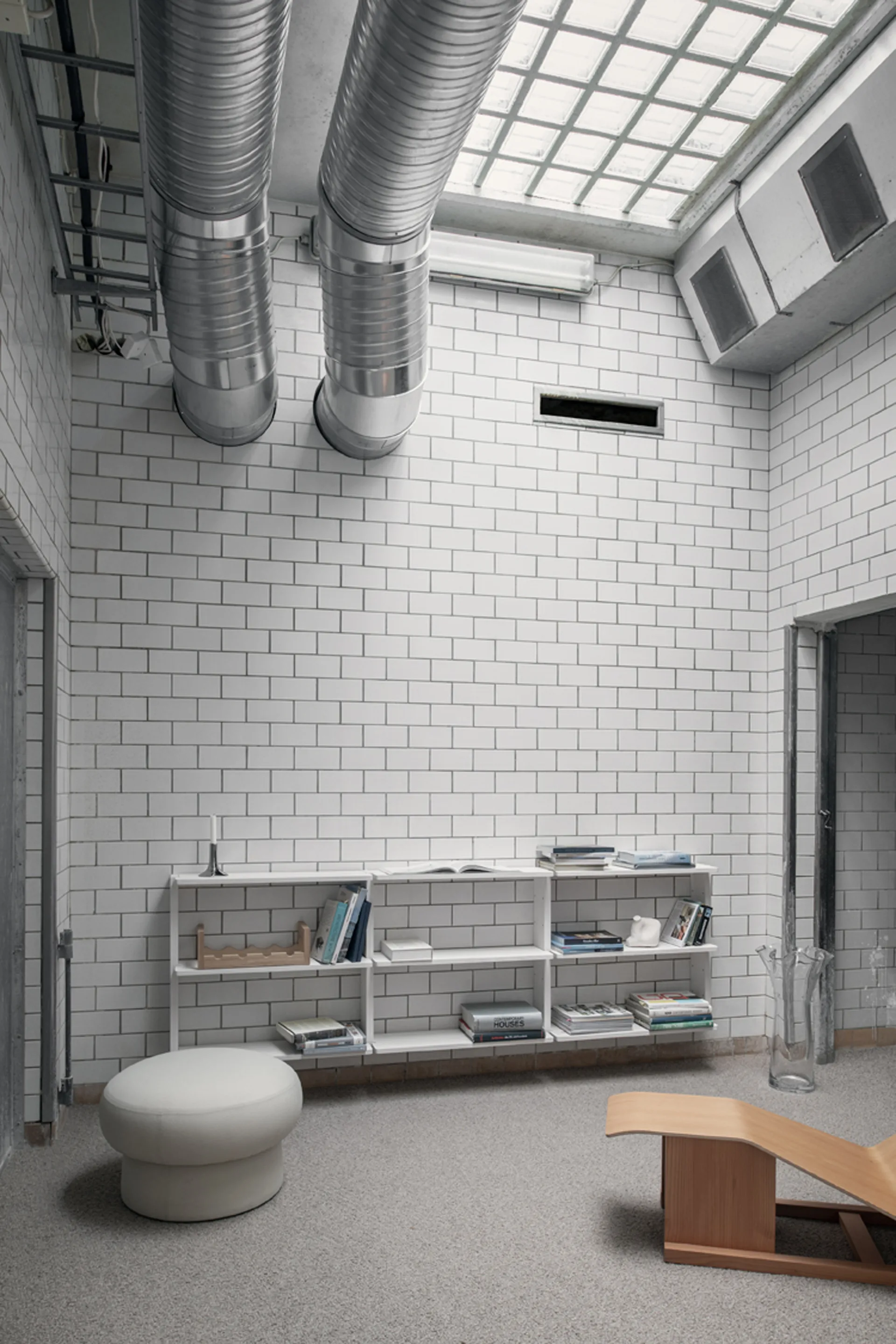 Gridlock - S2-A6-0 -seinähylly, White stained Ash Massproductions