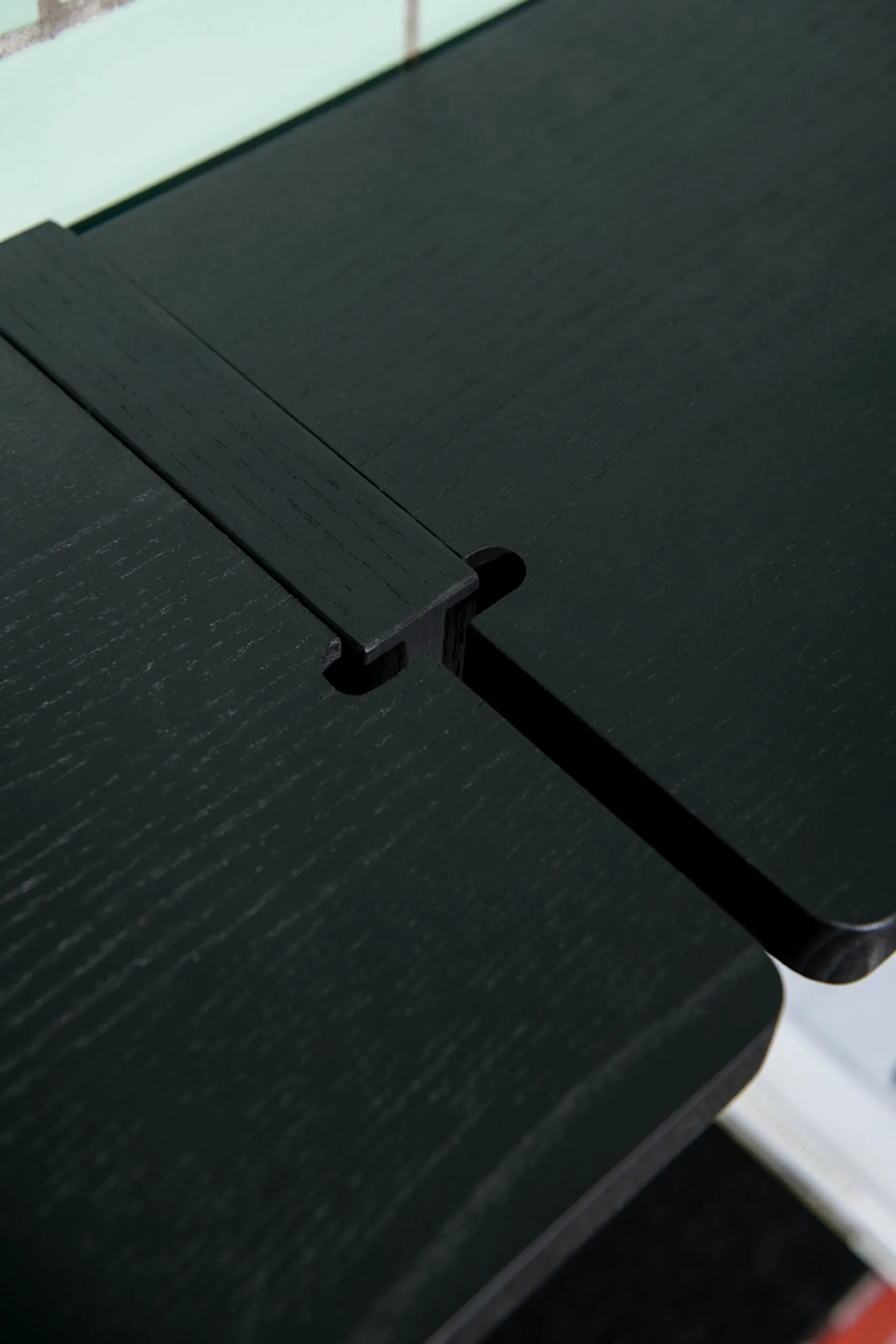 Gridlock - T2-A12-0 -seinähylly, Black stained Ash Massproductions