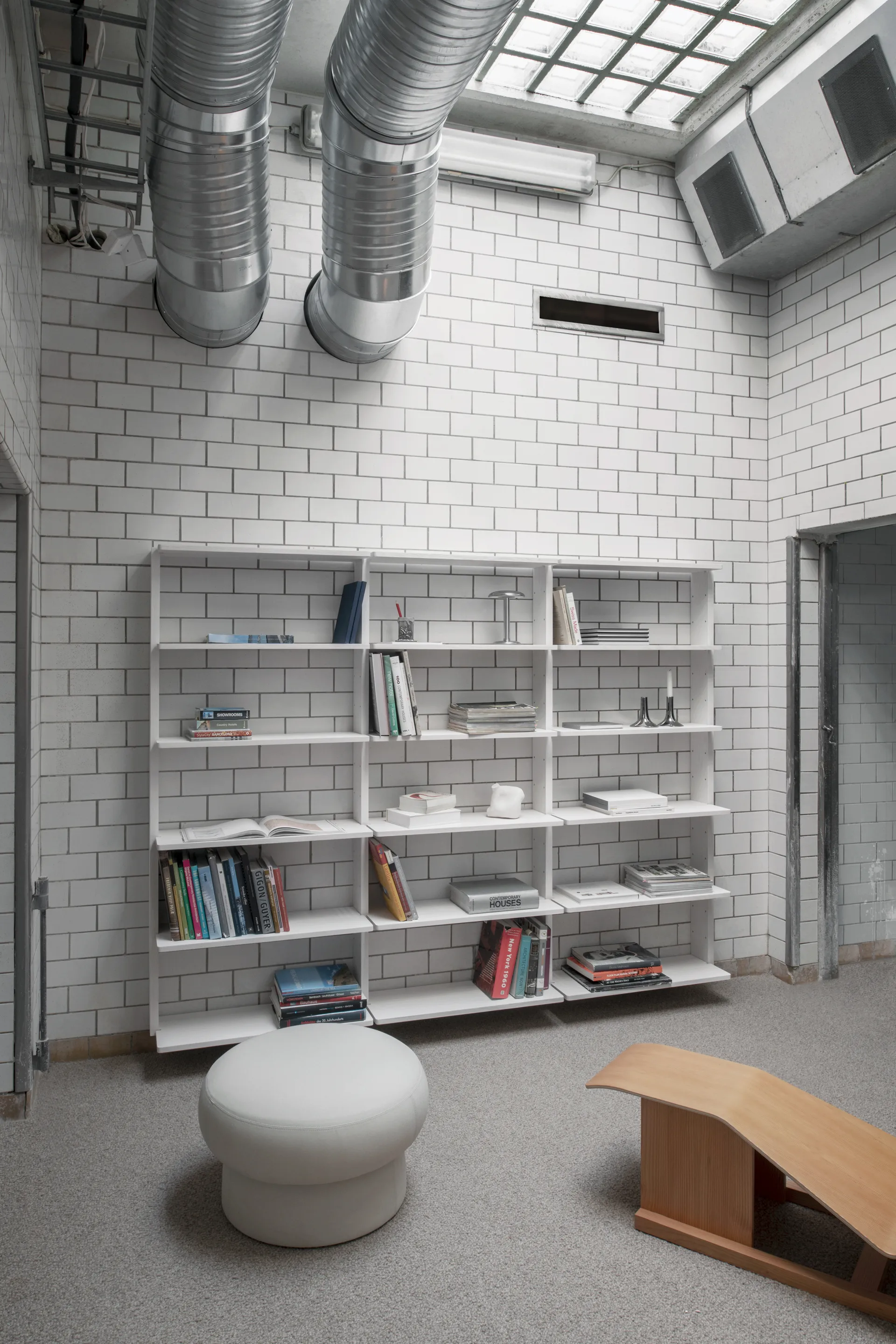 Gridlock - T3-A9-A9 -seinähylly, White stained Ash Massproductions