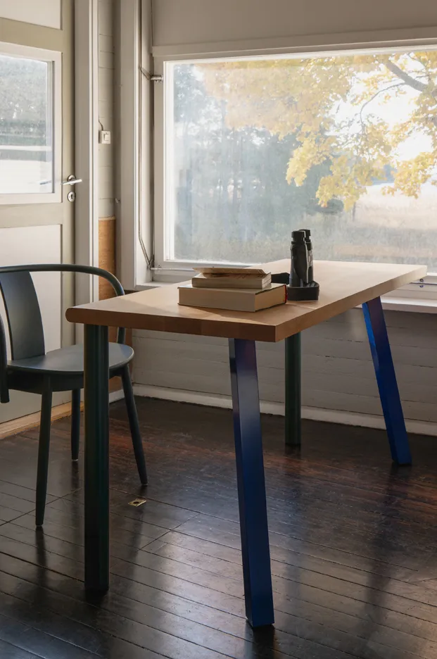 Homework kirjoituspöytä 140x60 cm, Mustaksi petsattu saarni Massproductions