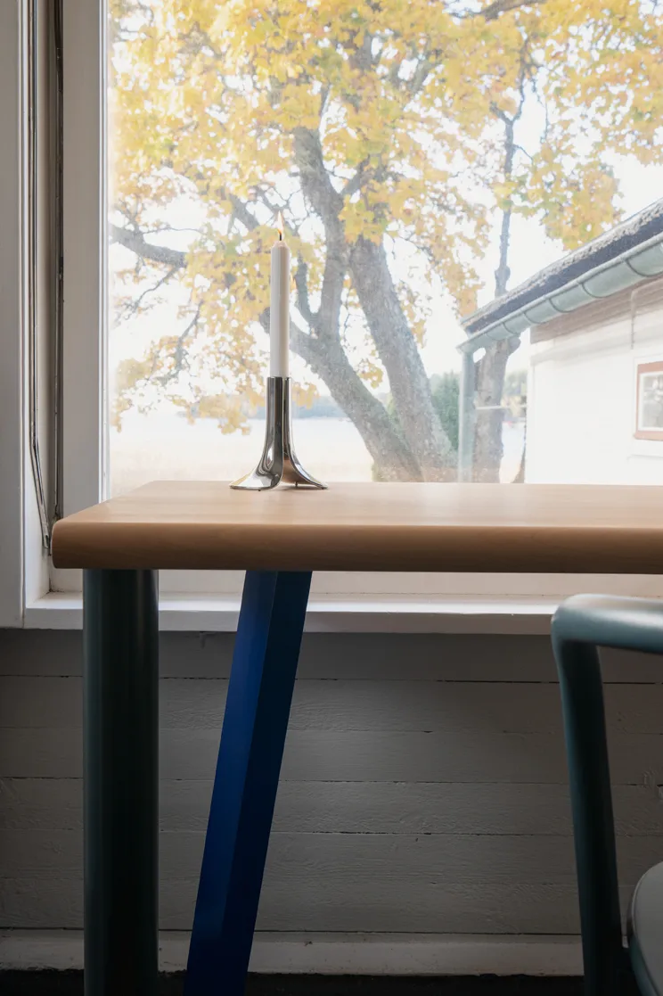 Homework kirjoituspöytä 140x60 cm, Mustaksi petsattu saarni Massproductions