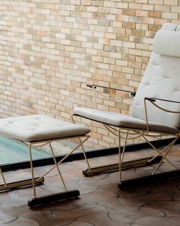 Spark Lounge Chair, ivory-saksanpähkinäpetsattu pyökki - Romo Ruskin Quill 7757/10 - Massproductions