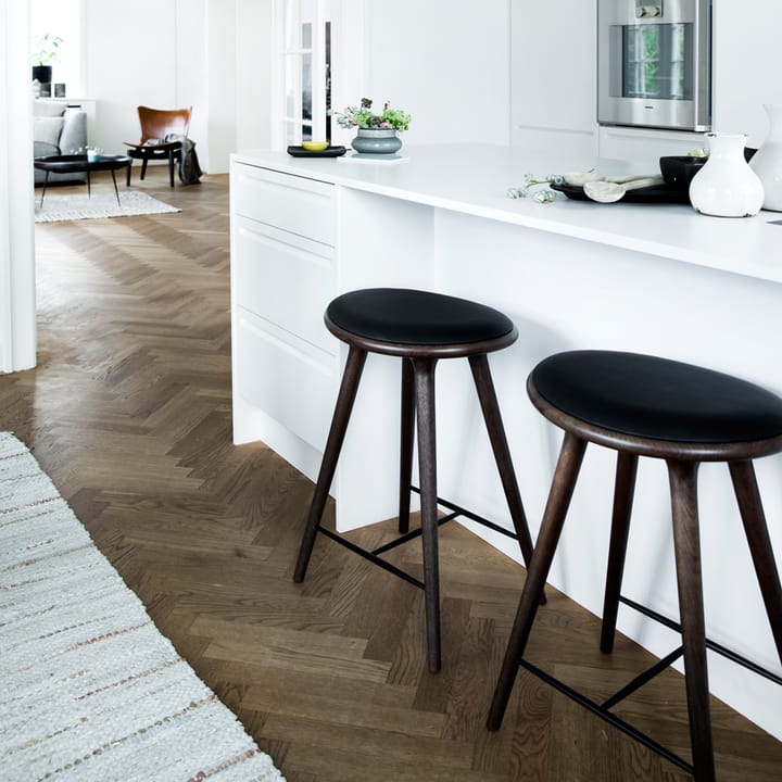 Mater high stool baarijakkara korkea 74 cm, nahka musta, teline mustaksi petsattua pyökkiä Mater