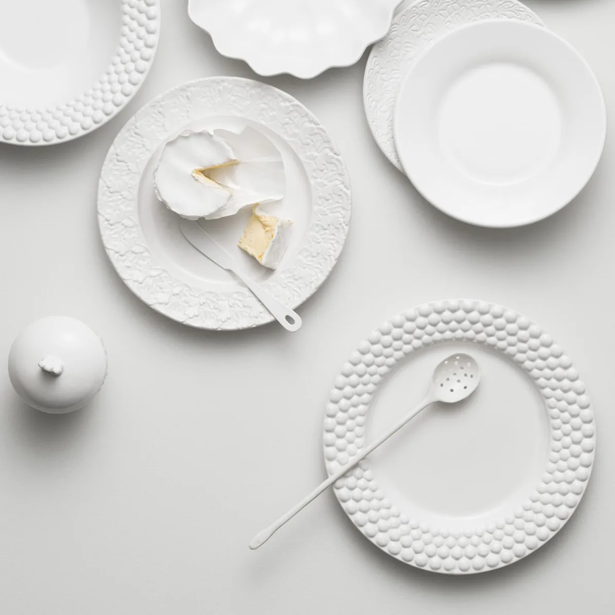 Bubbles-lautanen 28 cm, Valkoinen Mateus