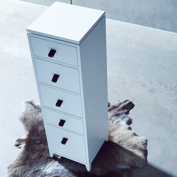Abisko lipasto - valkoinen, 6 laatikkoa, hionta hirvennahkalla - Mavis
