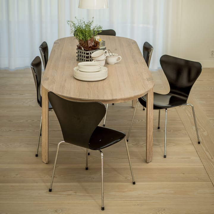 Amor ruokapöytä, tammi valkoinenpigmenttinen kovavahaöljy Mavis