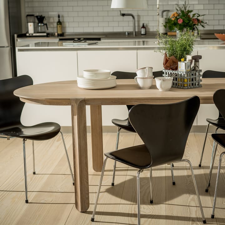 Amor ruokapöytä, tammi valkoinenpigmenttinen kovavahaöljy Mavis