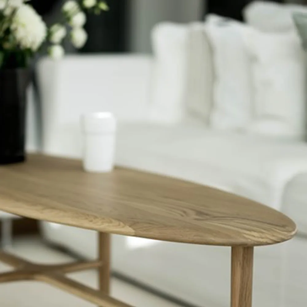 Crest-sohvapöytä ovaali, tammi valkoinenpigmentti kirkaslakka, ovaali Mavis
