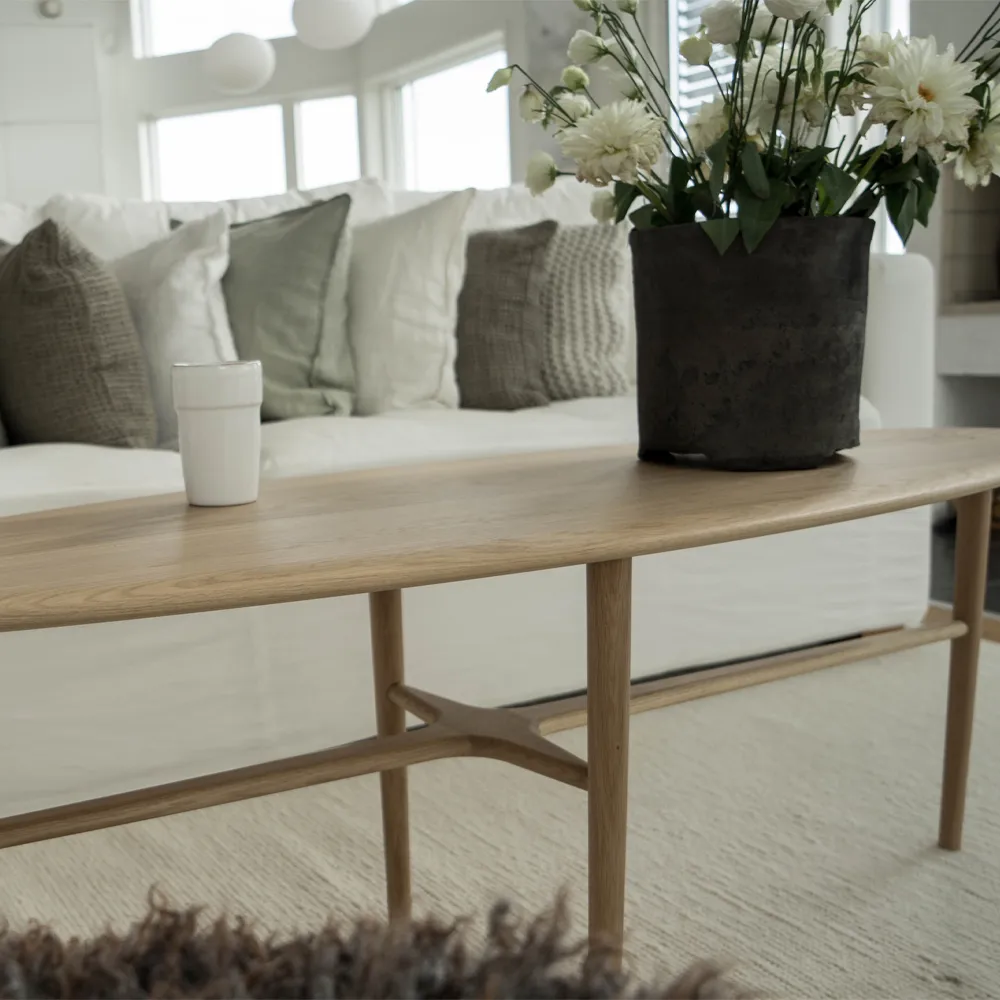 Crest-sohvapöytä ovaali, tammi valkoinenpigmentti kirkaslakka, ovaali Mavis