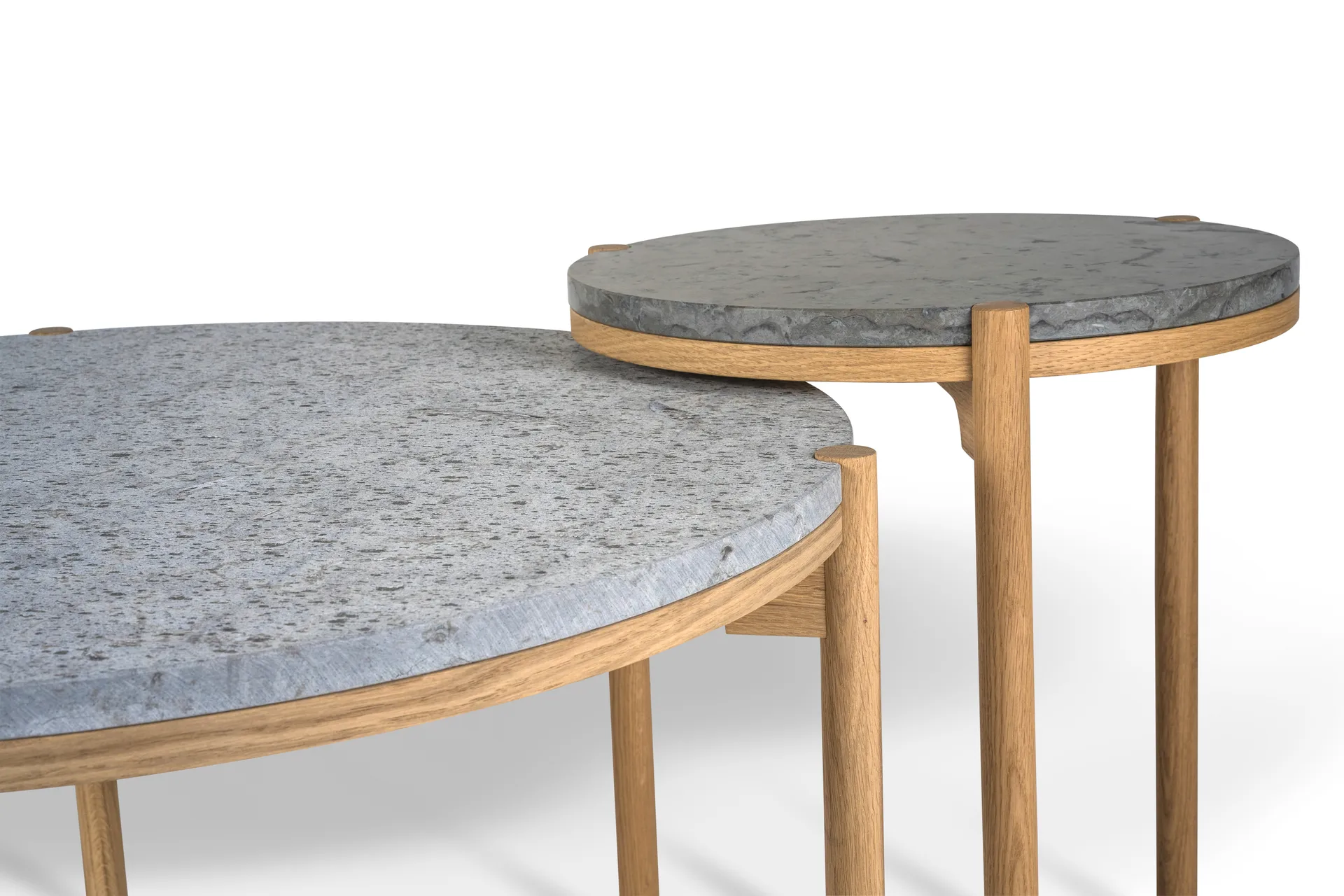 Dondo sivupöytä valkopigmentoitu tammi Ø45 cm, Hiontahiekkakivi Mavis