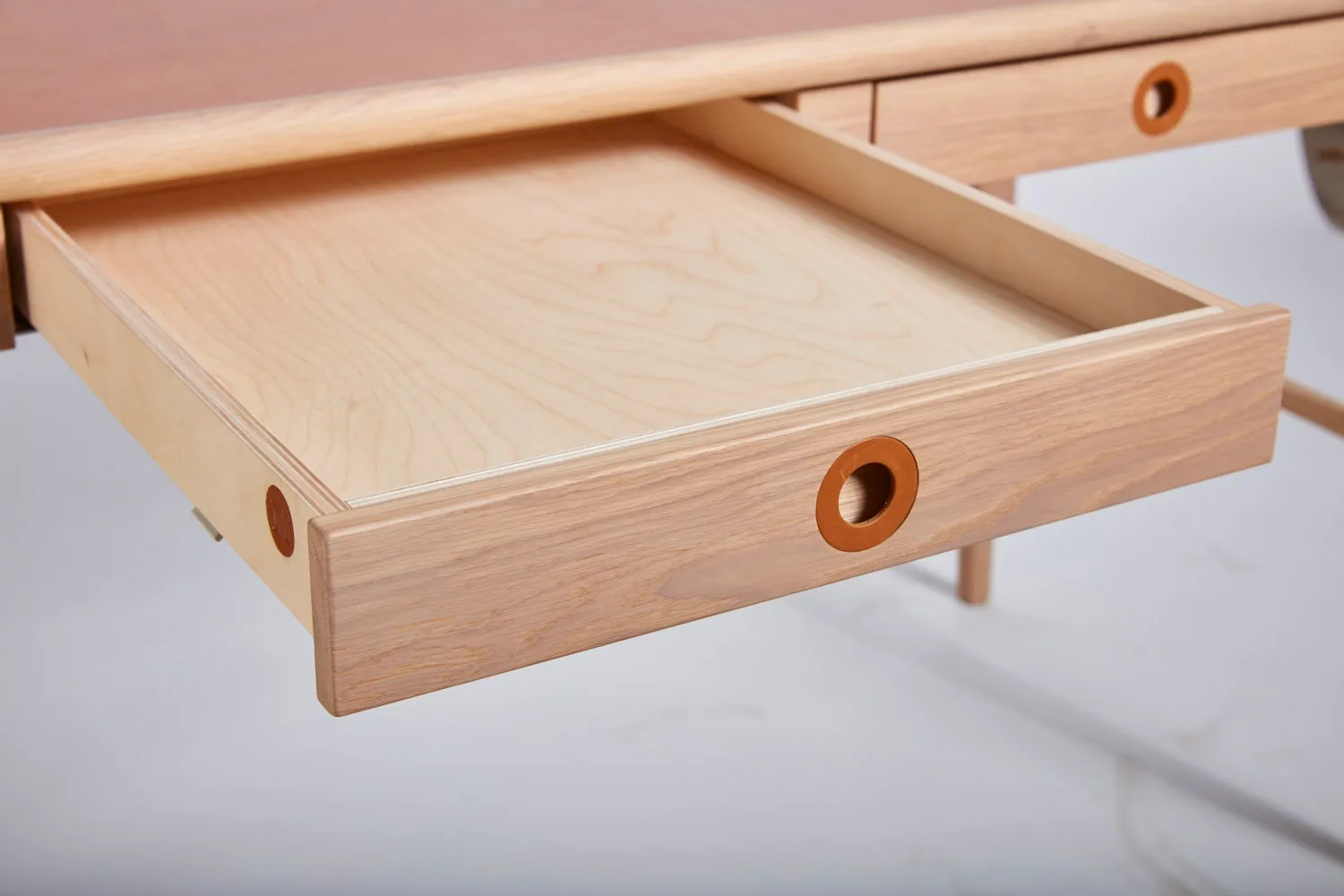 Höllviken kirjoituspöytä, tammi valkoinenpigmentti Mavis