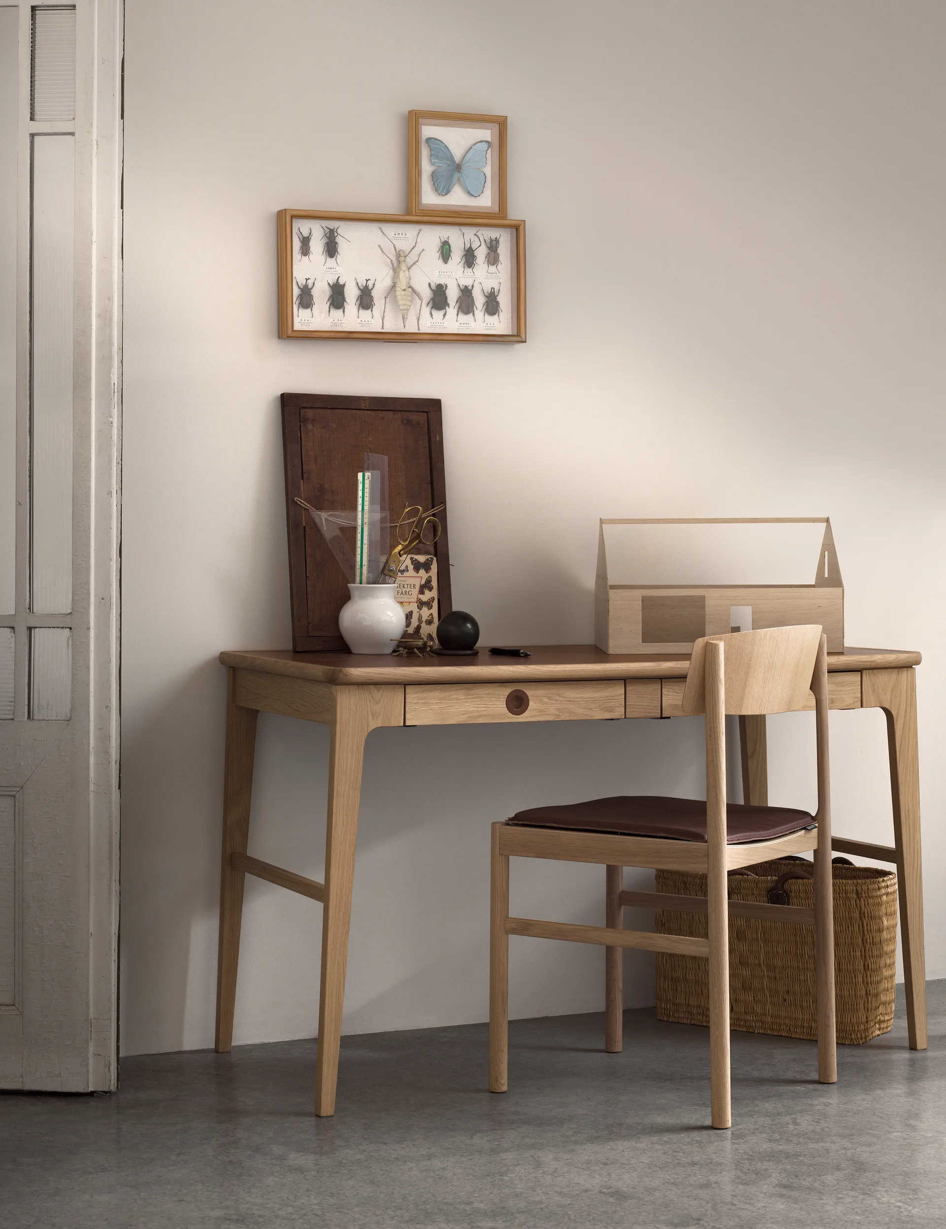 Höllviken kirjoituspöytä, tammi valkoinenpigmentti Mavis