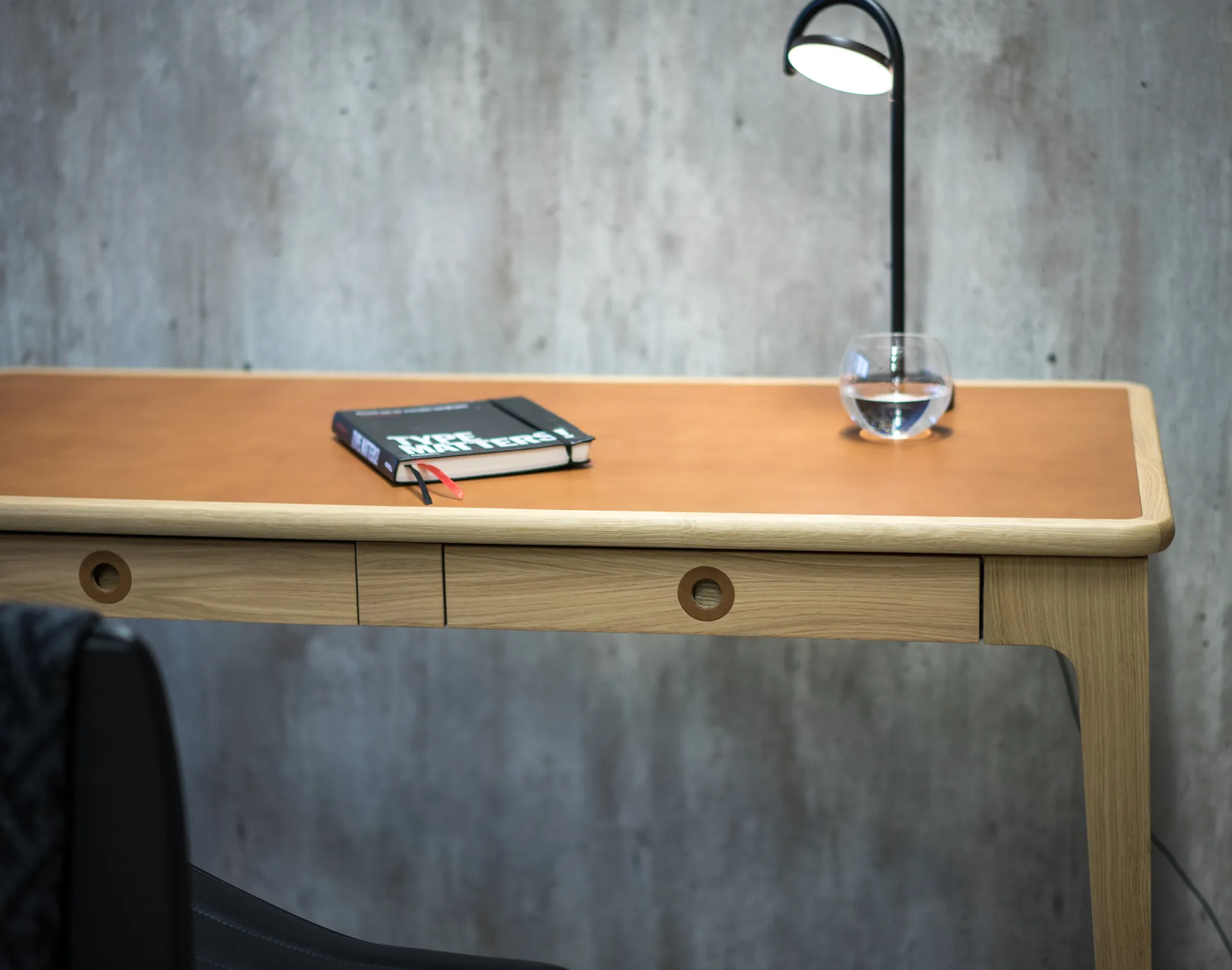 Höllviken kirjoituspöytä, tammi valkoinenpigmentti Mavis