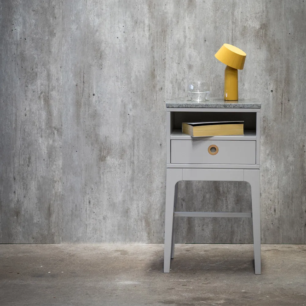 Höllviken korkeat jalat yöpöytä, tammi valkoinenpigmentti Mavis