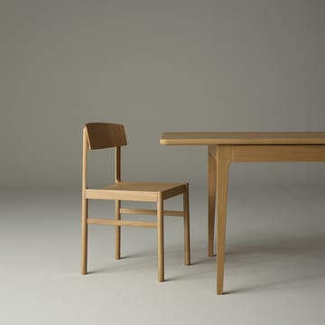 Höllviken ruokapöytä - tammi valkoinen pigmenttilakka mattapintainen, 2 jatkolevyä, beige MDF á 50 cm - Mavis