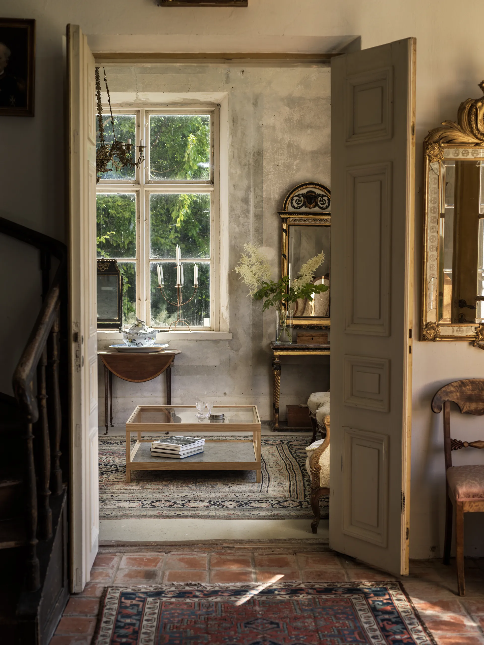 Ima-sohvapöytä 90x90 cm, Vitpigmenttinen mattalakkainen tammi, kalkkikivi Mavis