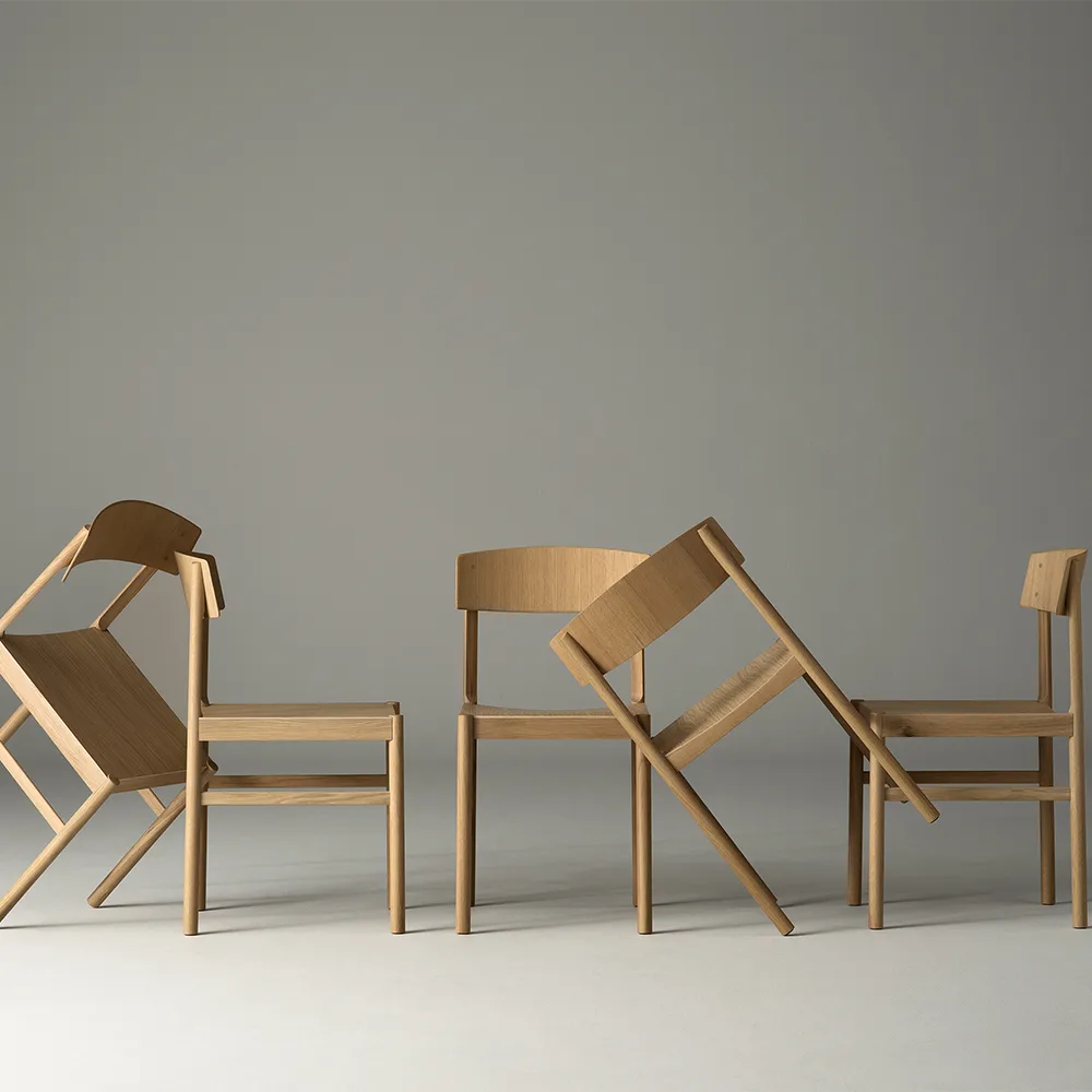 Punainen tuoli, Valkopigmentoitu mattalakattu tammi Mavis