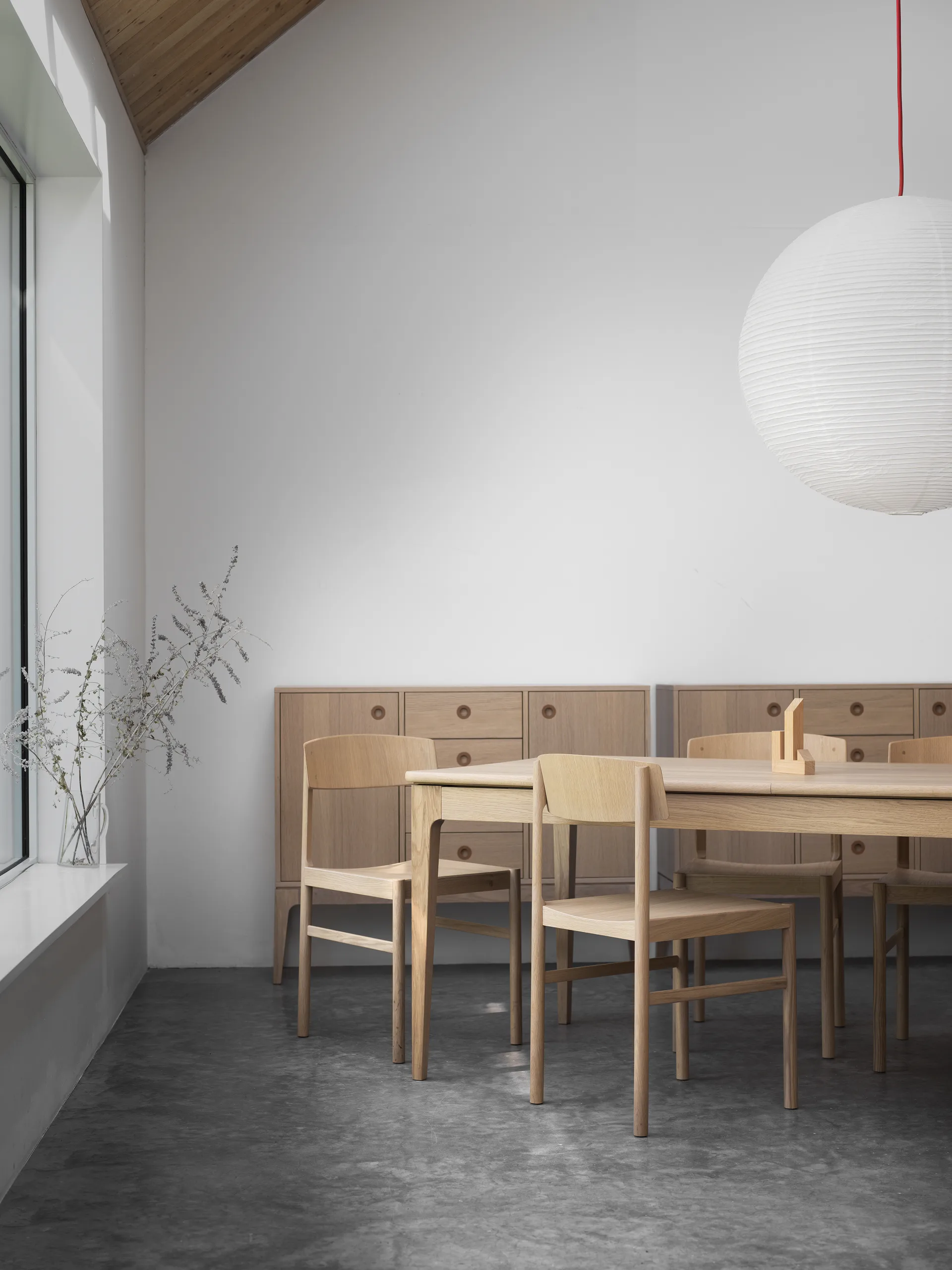 Punainen tuoli, Valkovahattu tammi Mavis