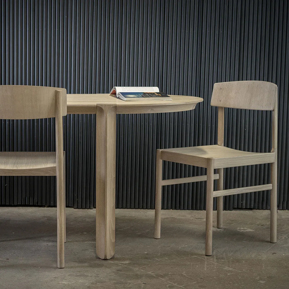 Rod tuoli, Valkopigmentoitu mattalakattu tammi Mavis