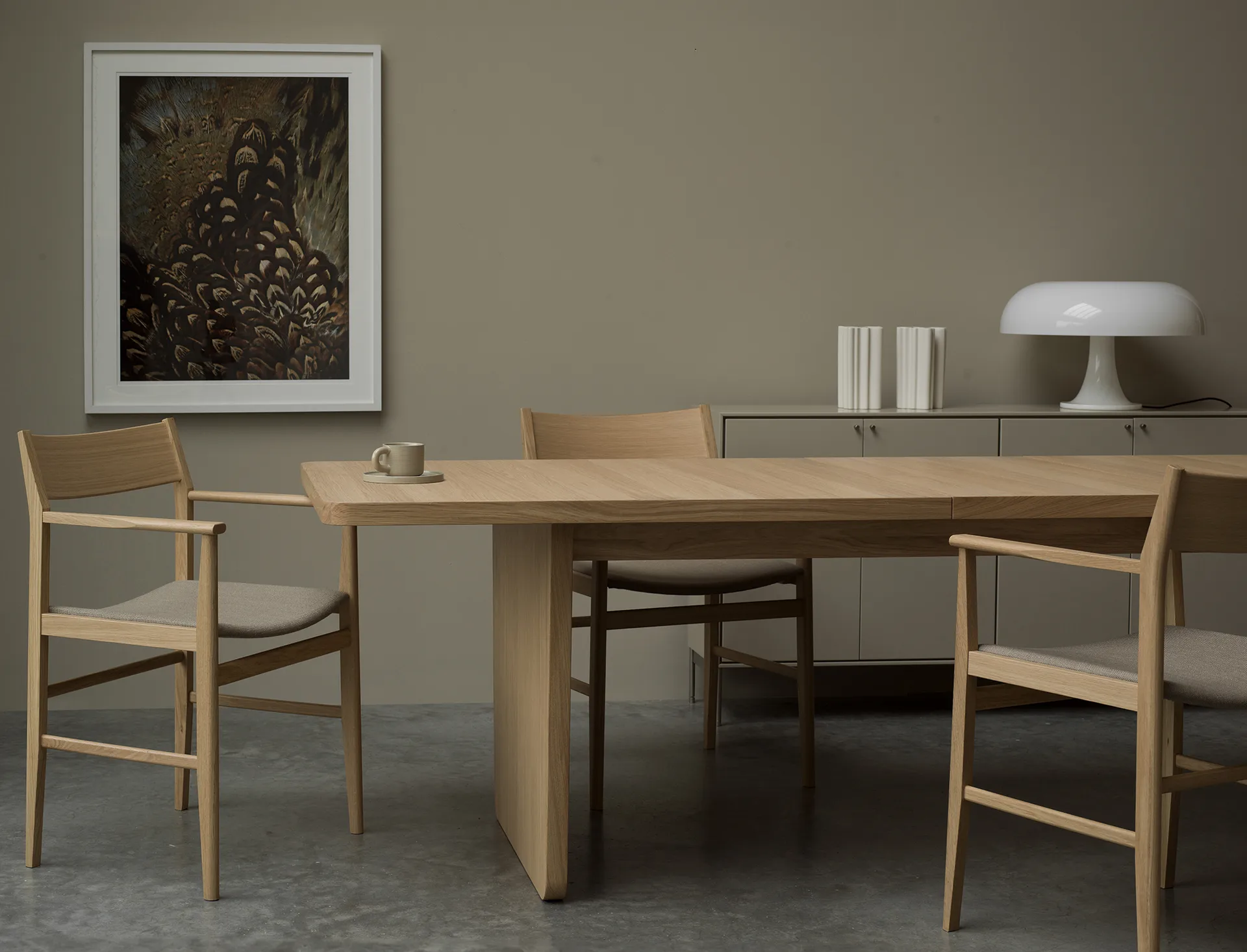 Siza käsinojatuoli, Valkopigmentoitu tammi-lin istuin Mavis