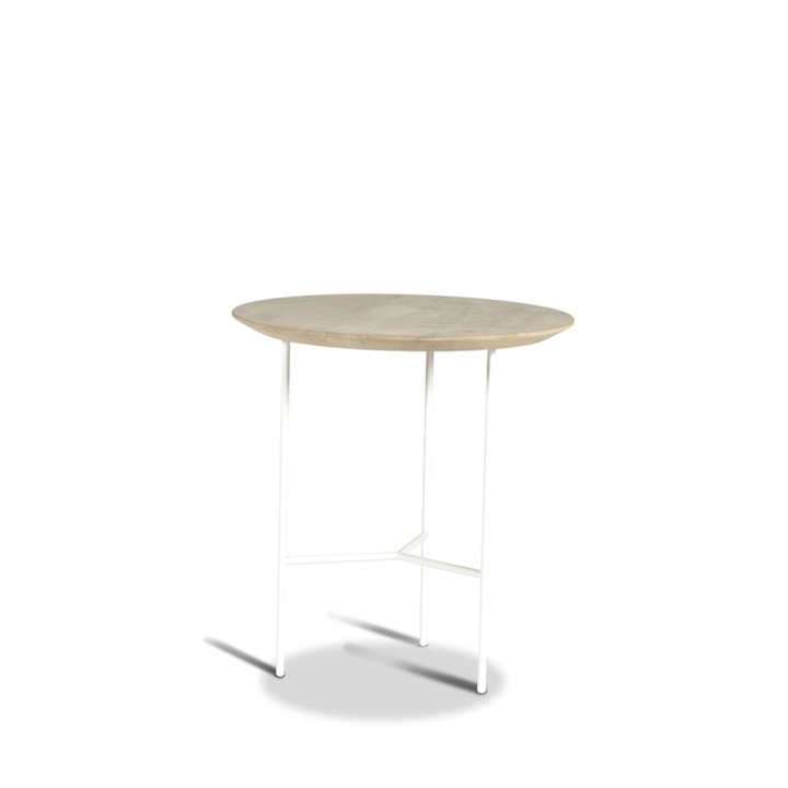 Tribeca sivupöytä - tammi saippuoitu rustiikki, valkoiset jalat, ø47 cm - Mavis