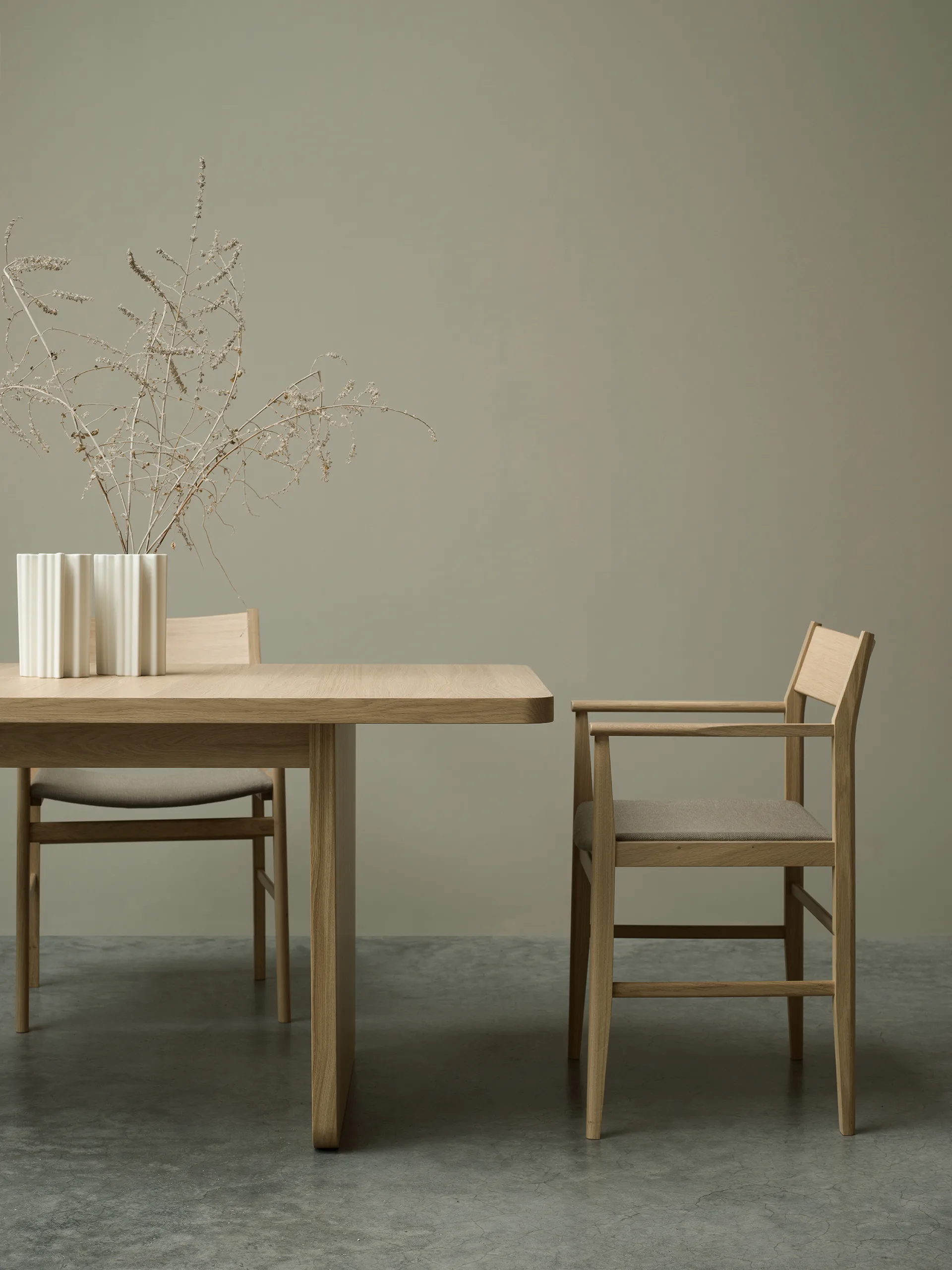 Vaud ruokapöytä, Valkopigmentoitu tammi, 2 kpl lisälevyjä Mavis