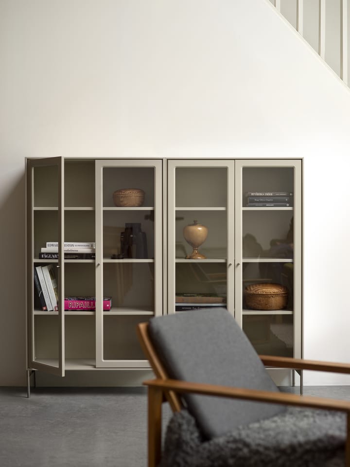 Volt vitriinikaappi 130 cm beige, Yksityiskohdat ruostumattomasta teräksestä Mavis