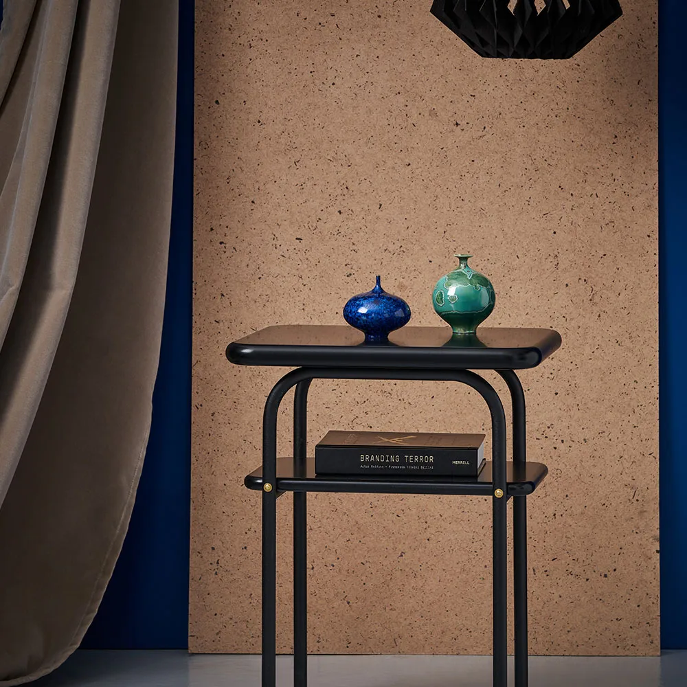 Anyplace sivupöytä, Black Maze