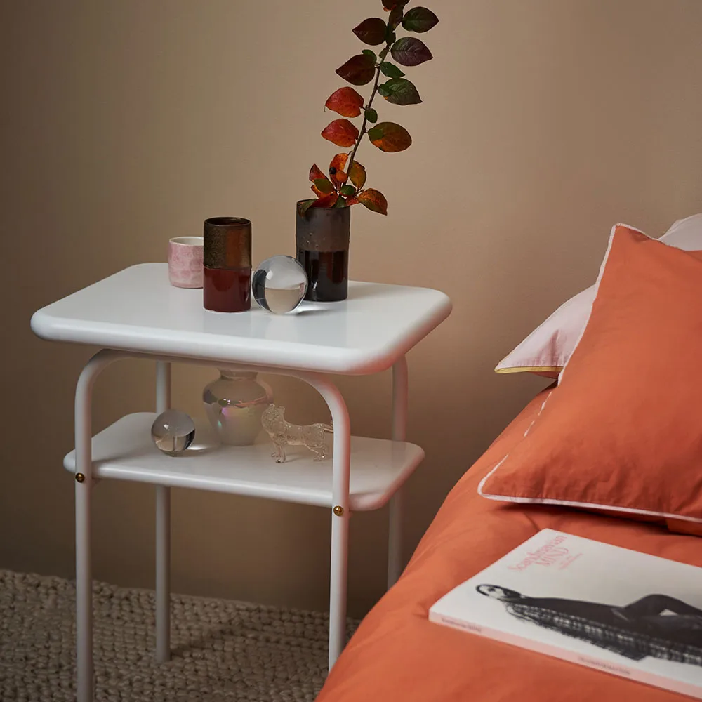 Anyplace sivupöytä, White Maze