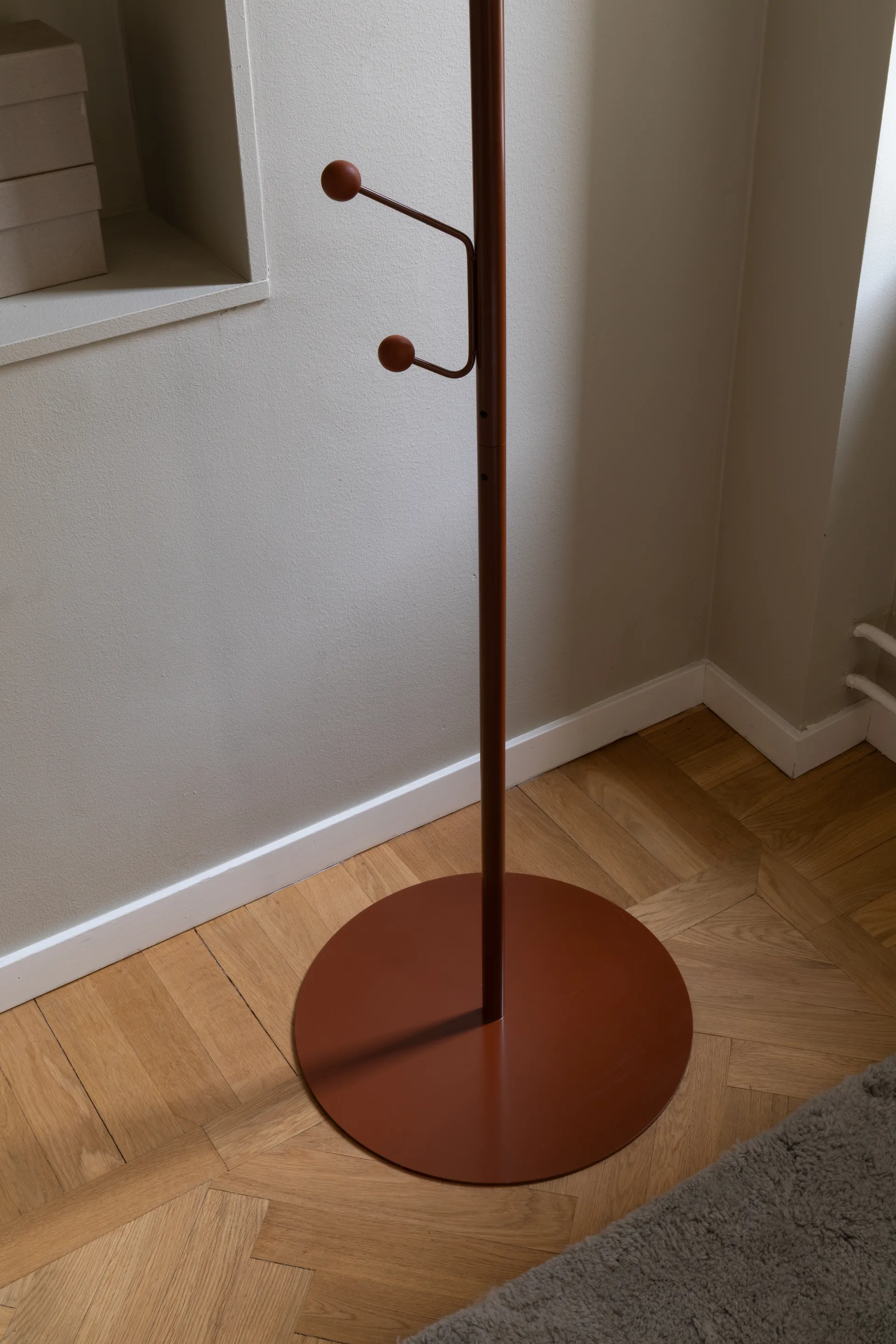 Bill Floor -vaateripustin, Kaneli Maze