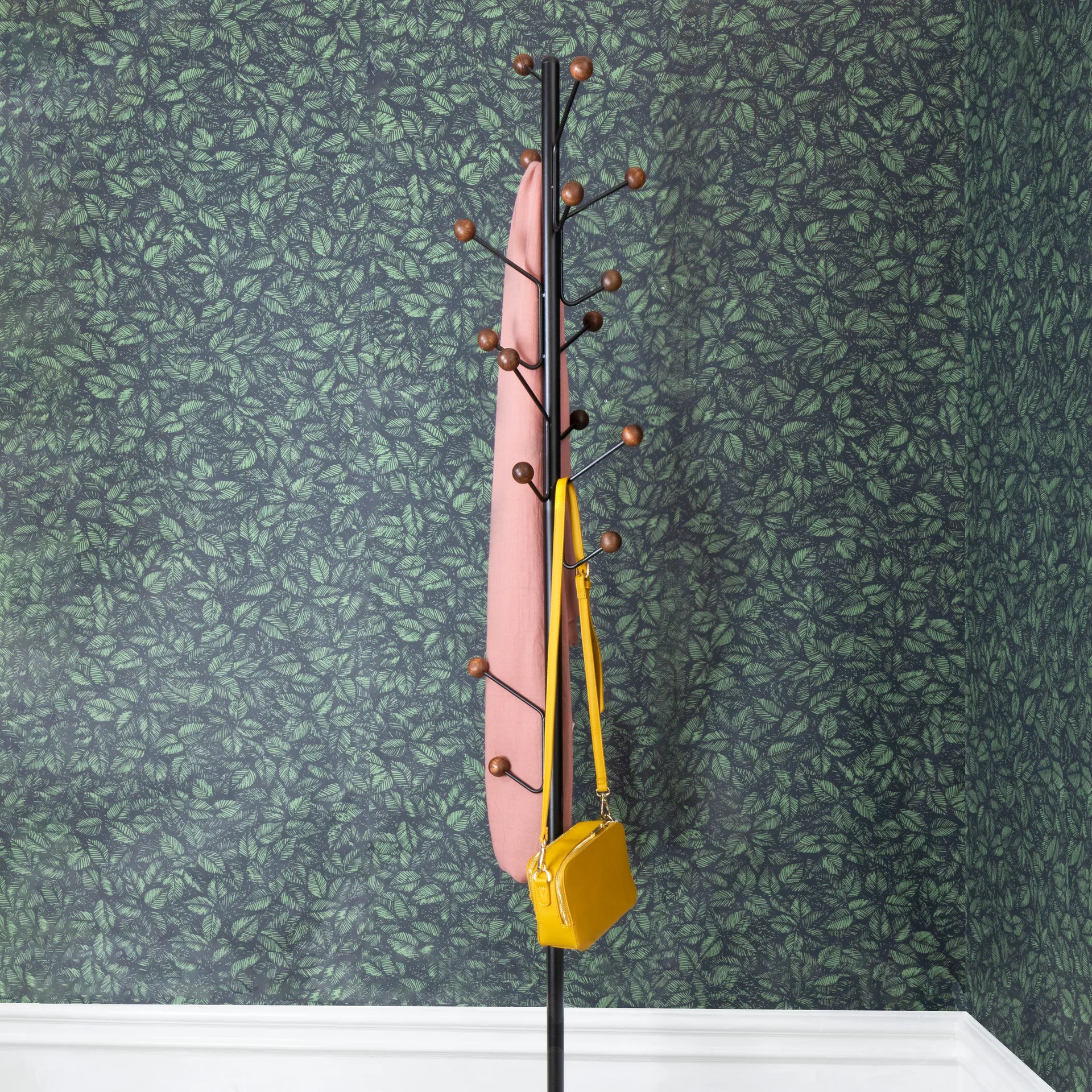 Bill Floor -vaateripustin, Musta-tummanruskea Maze