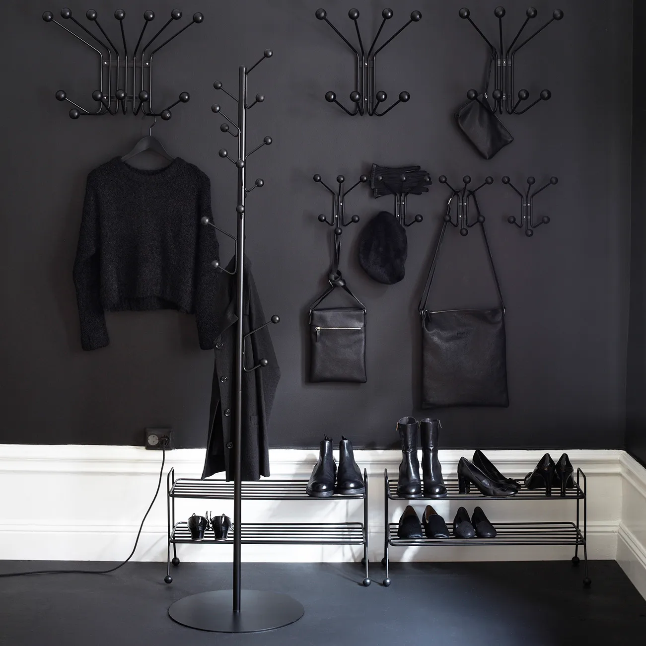 Bill Floor -vaateripustin, Musta Maze