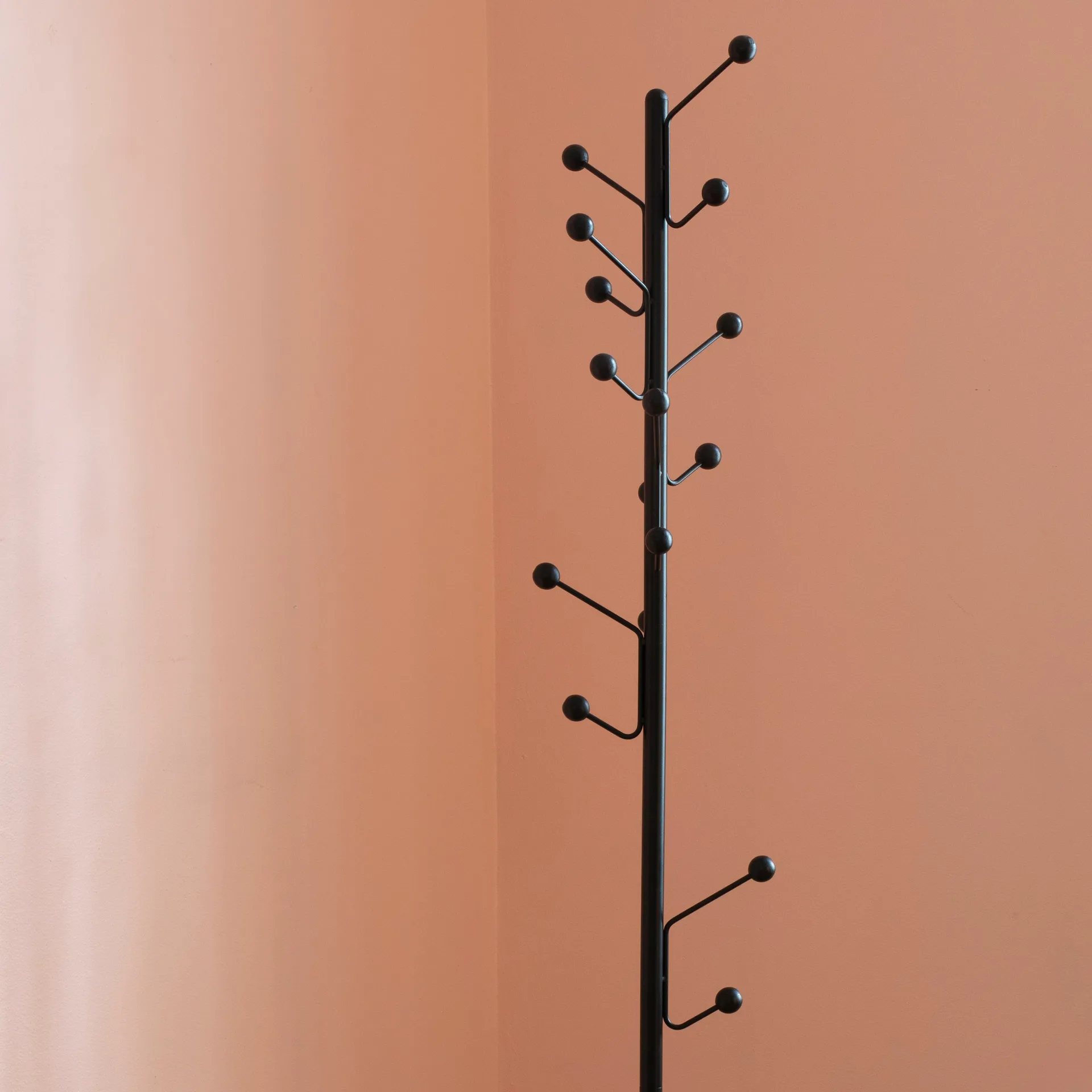 Bill Floor -vaateripustin, Musta Maze