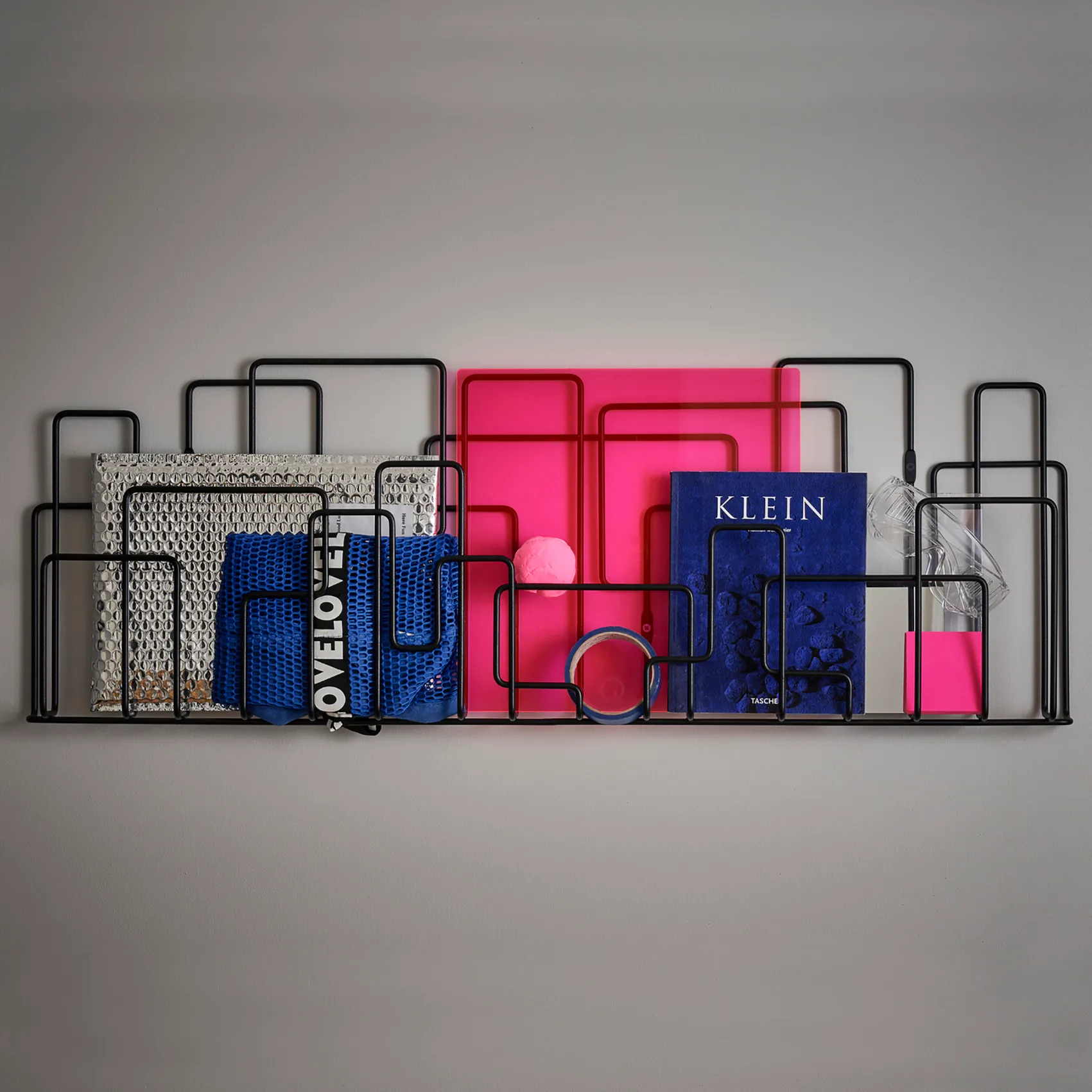 City Sunday lehtihylly, Musta Maze