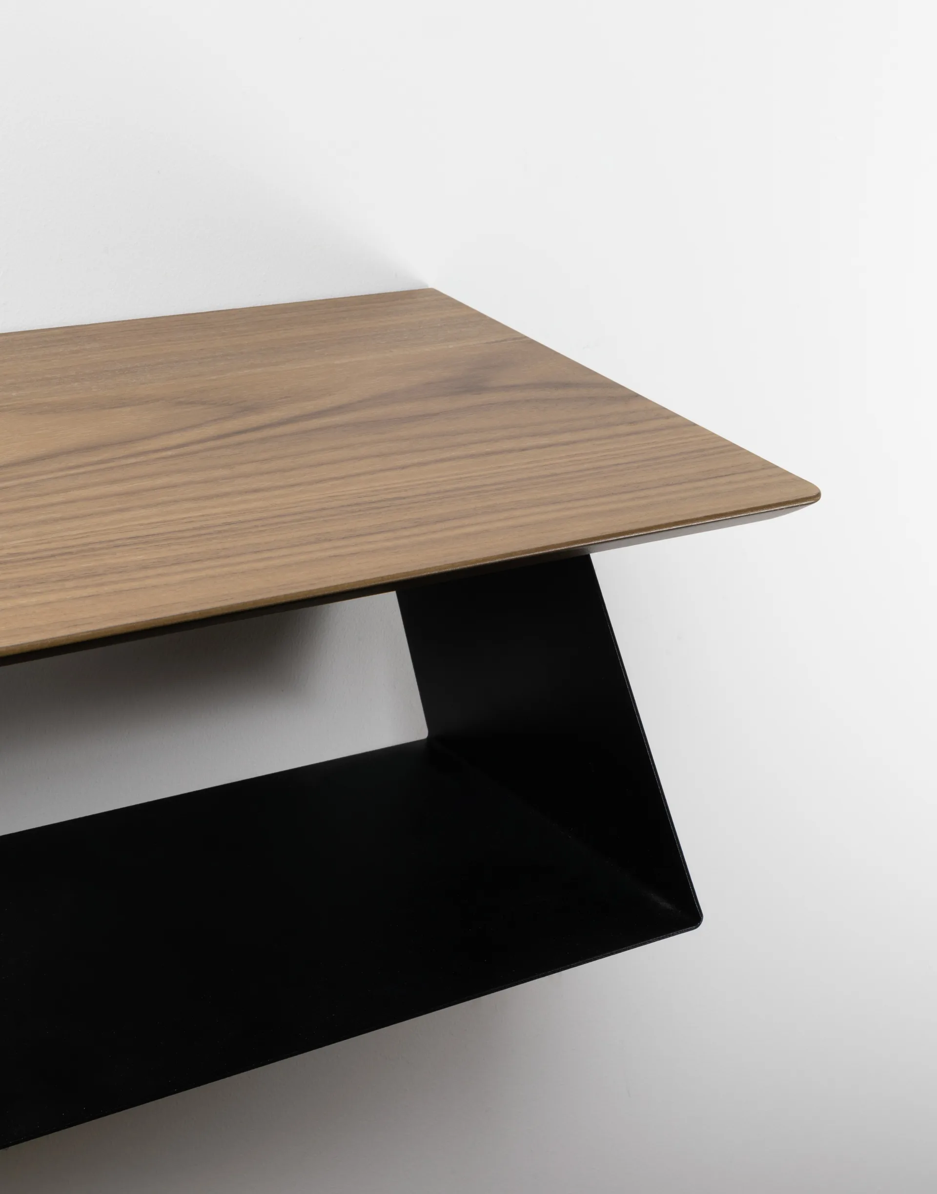 Edgy hylly, Musta-saksanpähkinä Maze