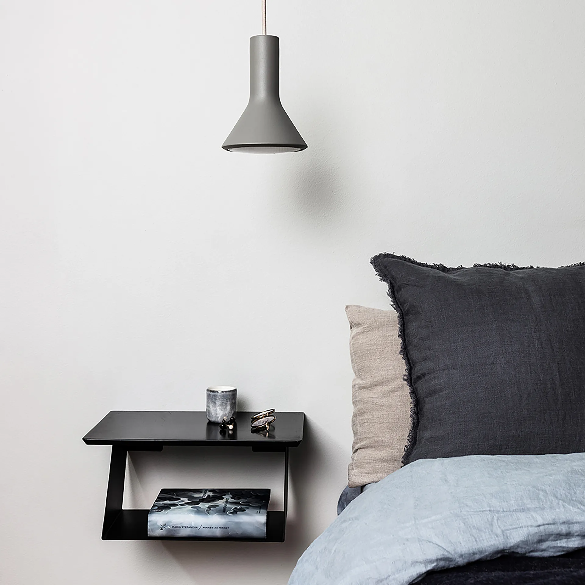 Edgy hylly, musta Maze