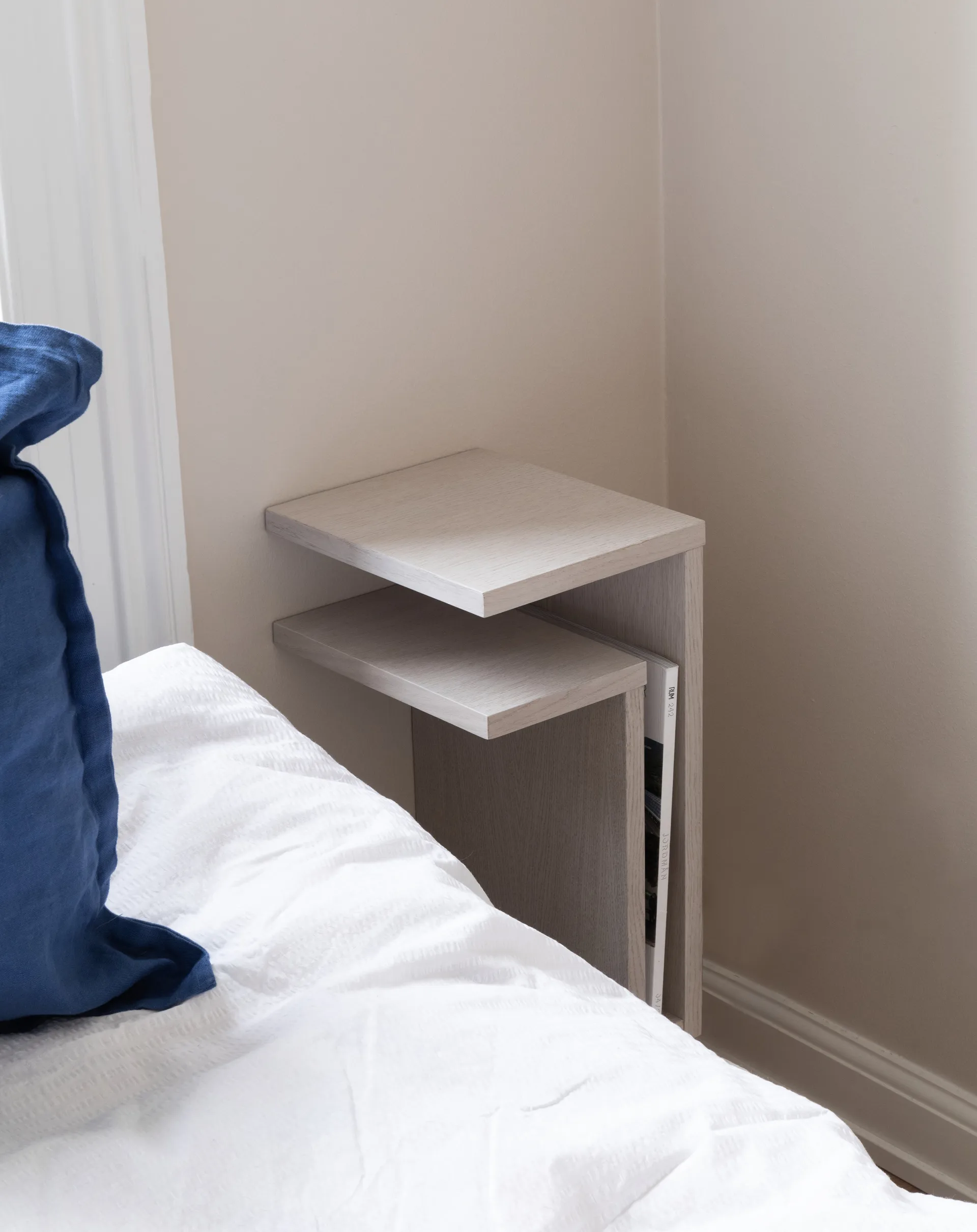 F-shelf seinähylly white oak, Hylly vasemmalle Maze