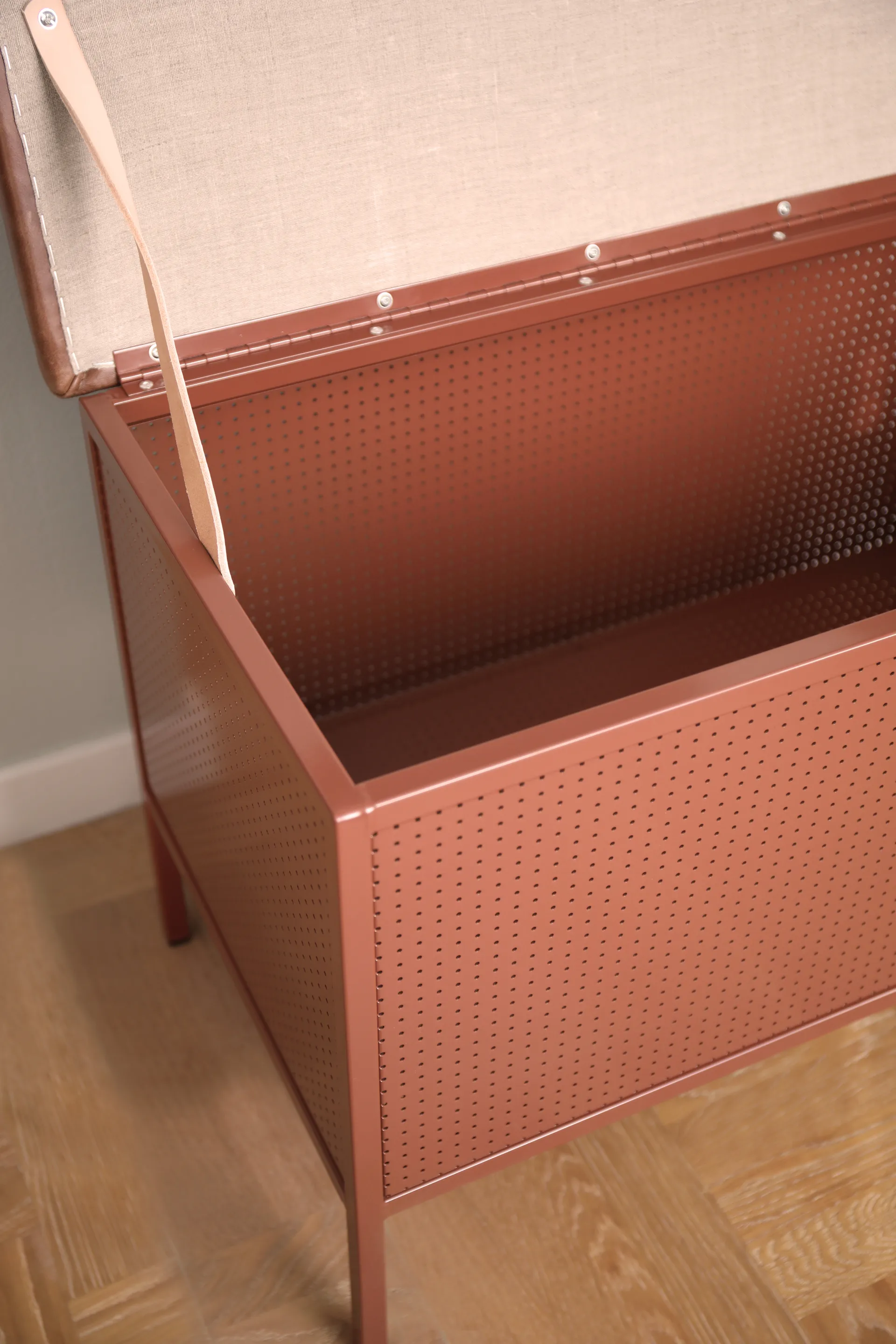 Frank säilytyspenkki, Cinnamon-vintage cognac Maze