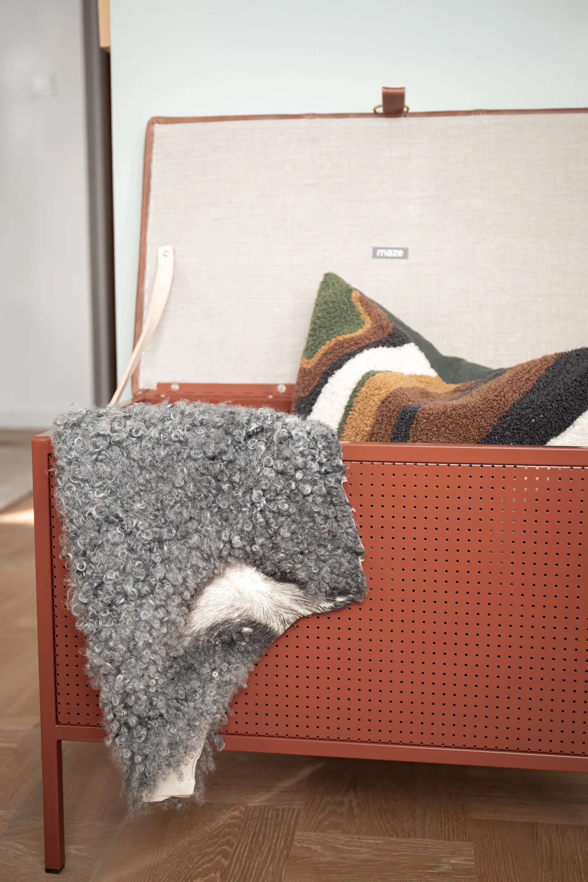 Frank säilytyspenkki, Cinnamon-vintage cognac Maze