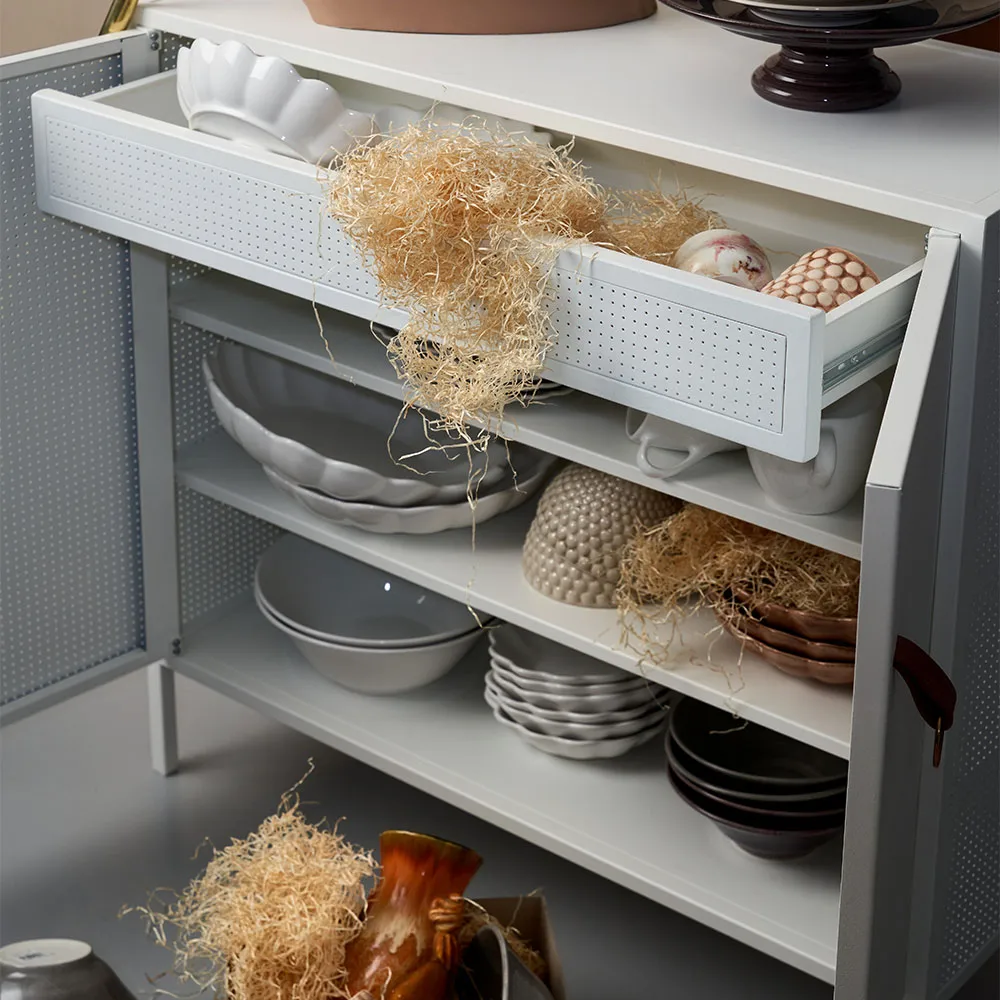 Liza kaappi, Valkoinen, nahkaiset yksityiskohdat Maze