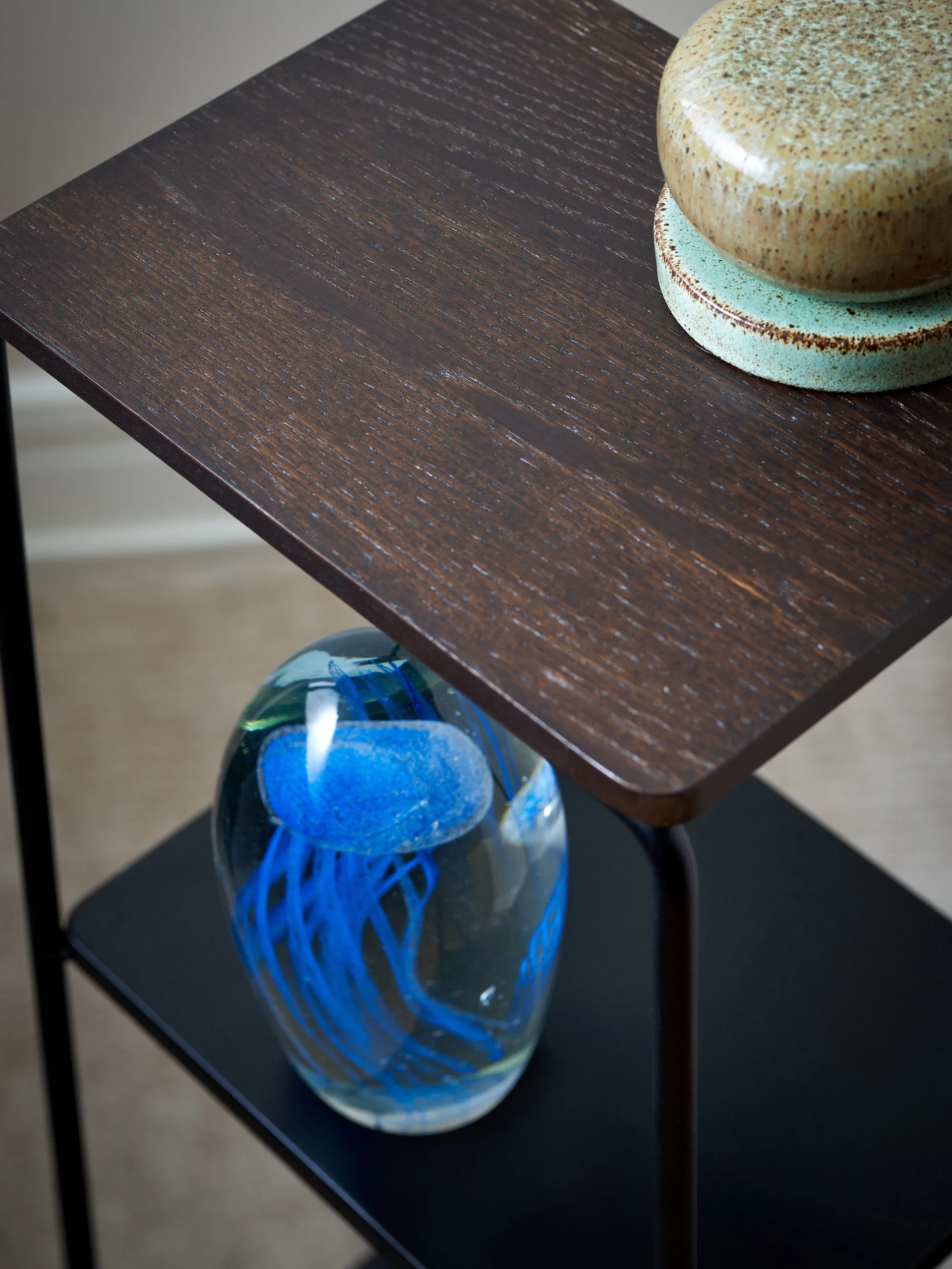 Mixrack Floor Shelf L -hylly 26 x 19 x 82,2 cm, Stained oak-black Maze