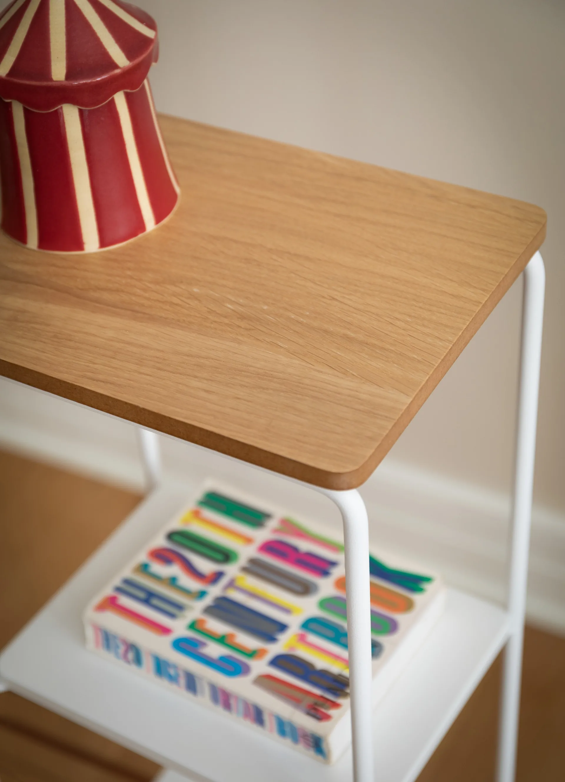 Mixrack Floor Shelf S -hylly 26 x 19 x 57,2 cm, Oak-white Maze