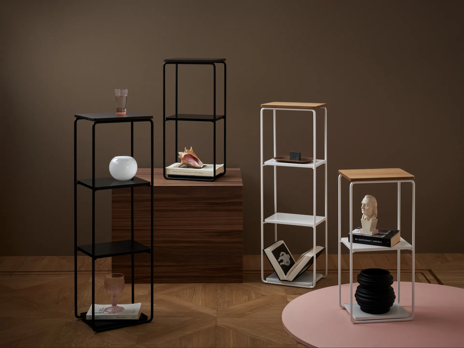 Mixrack Floor Shelf S -hylly 26 x 19 x 57,2 cm, Stained oak-black Maze