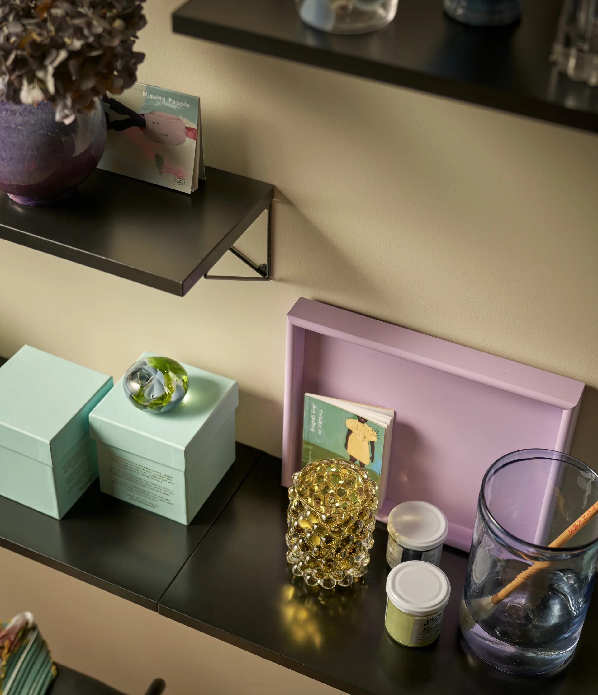 Pythagoras hyllylevy, Large, musta Maze