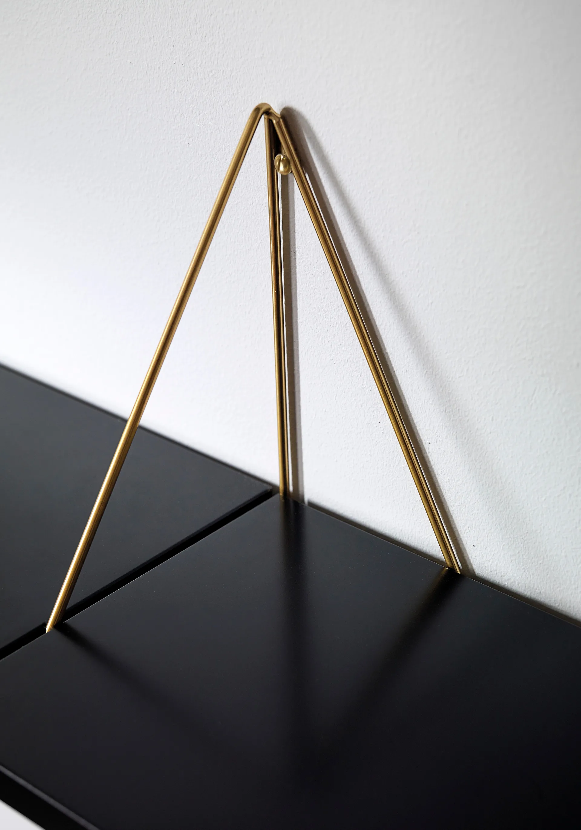 Pythagoras hyllynkannatin, 2 kpl, messinki Maze