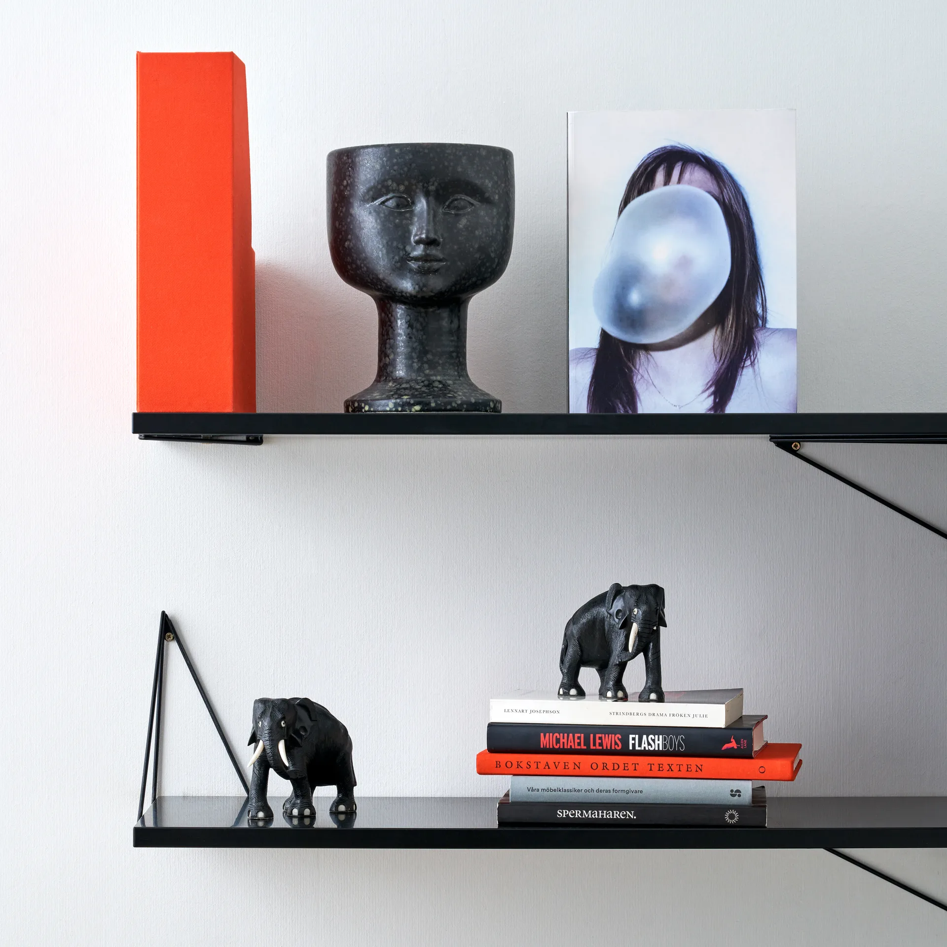 Pythagoras hyllynkannatin, 2 kpl, musta Maze